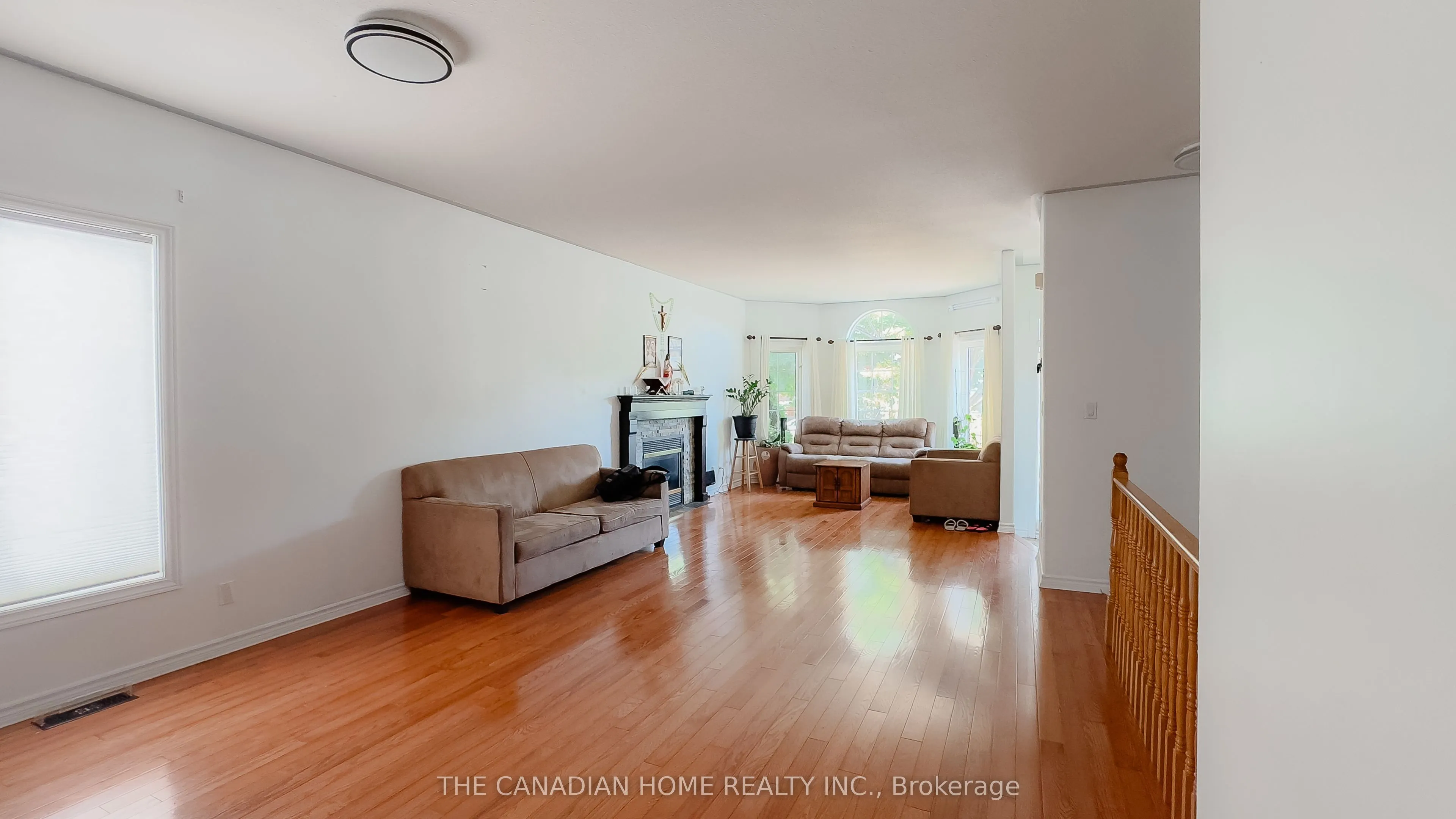 359 ELLESMEER Avenue