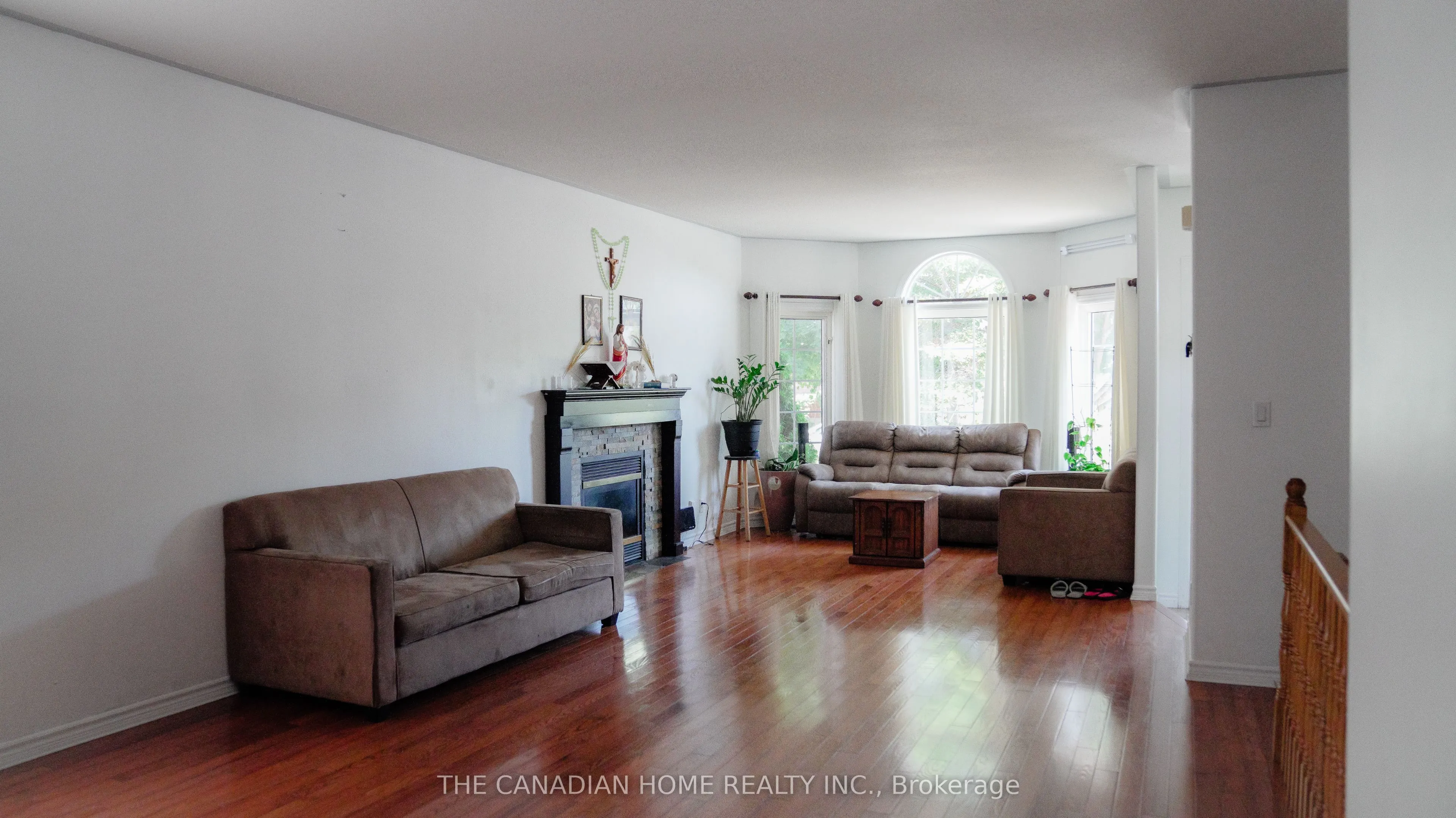 359 ELLESMEER Avenue