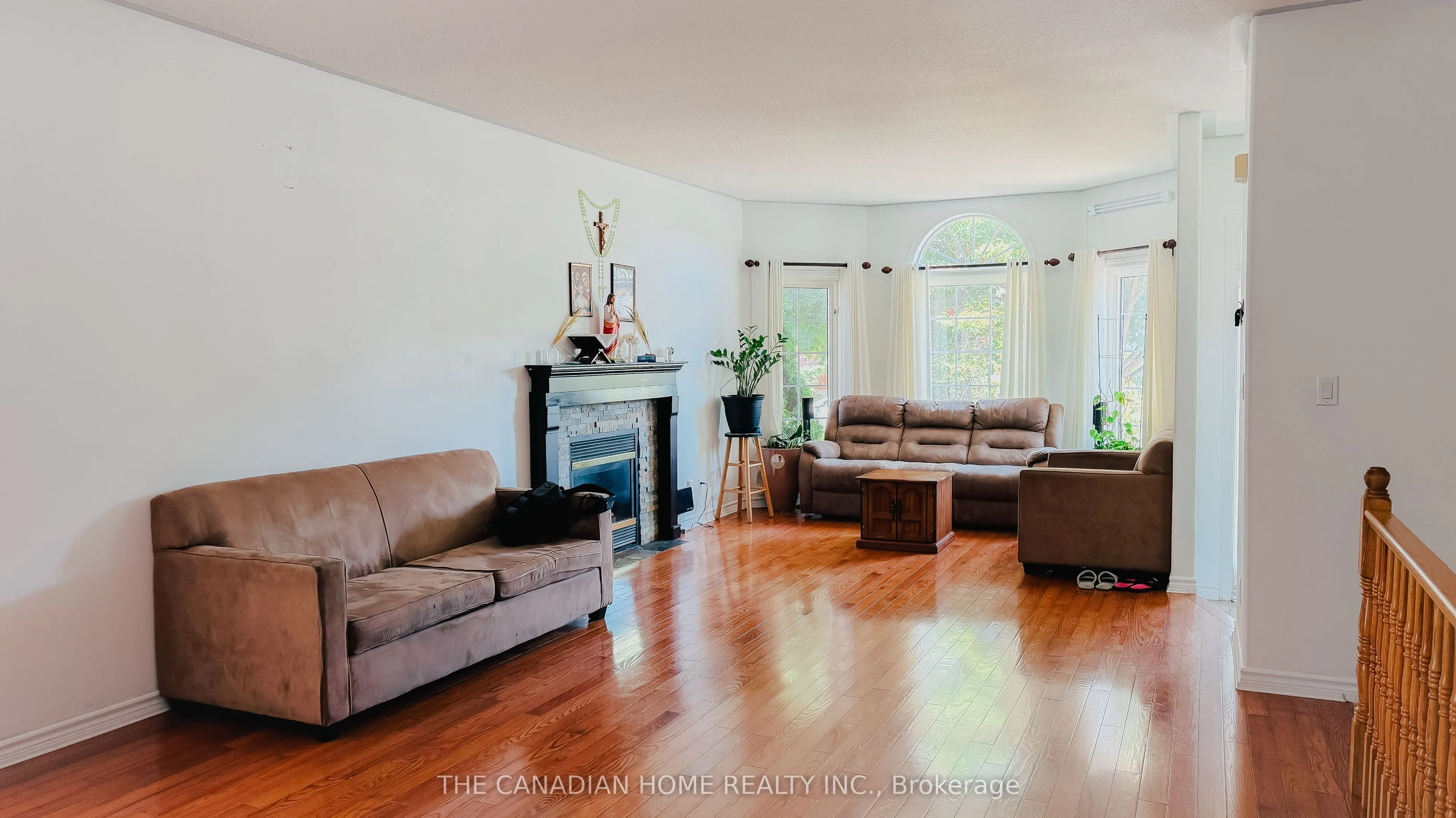 359 ELLESMEER Avenue