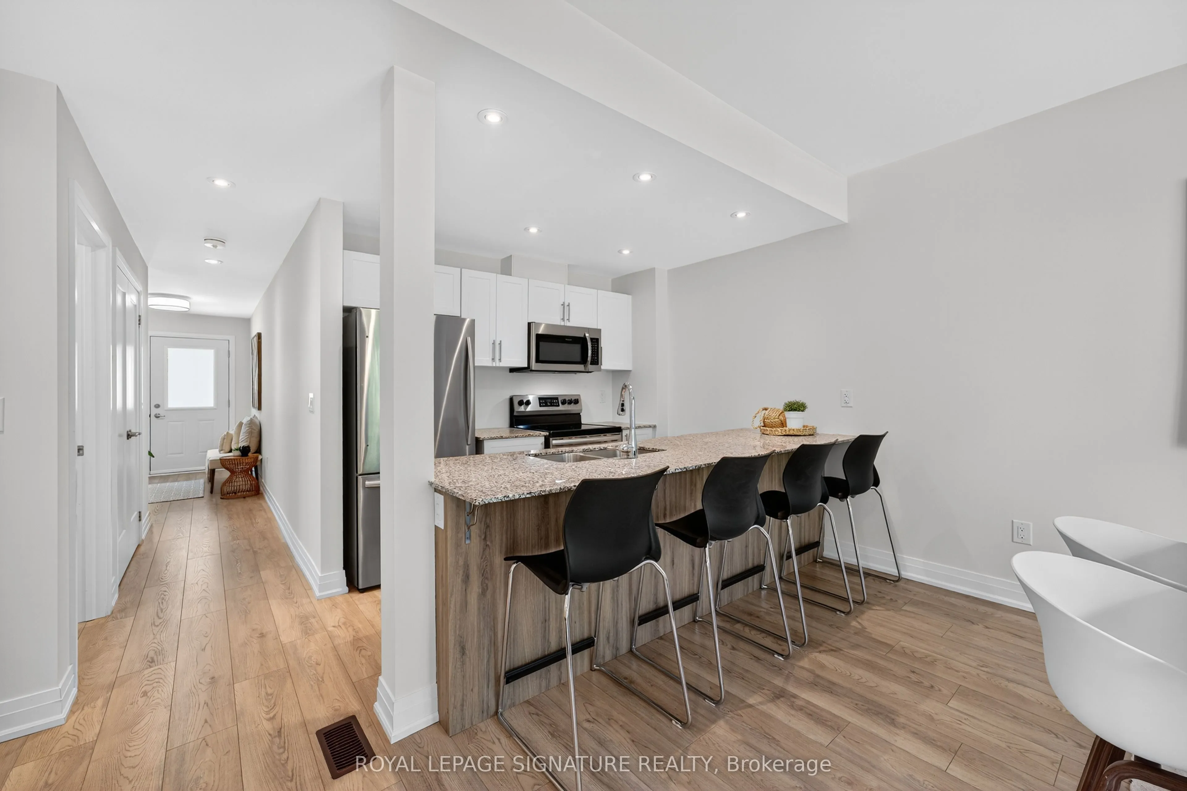 393 Manitoba Street, #4