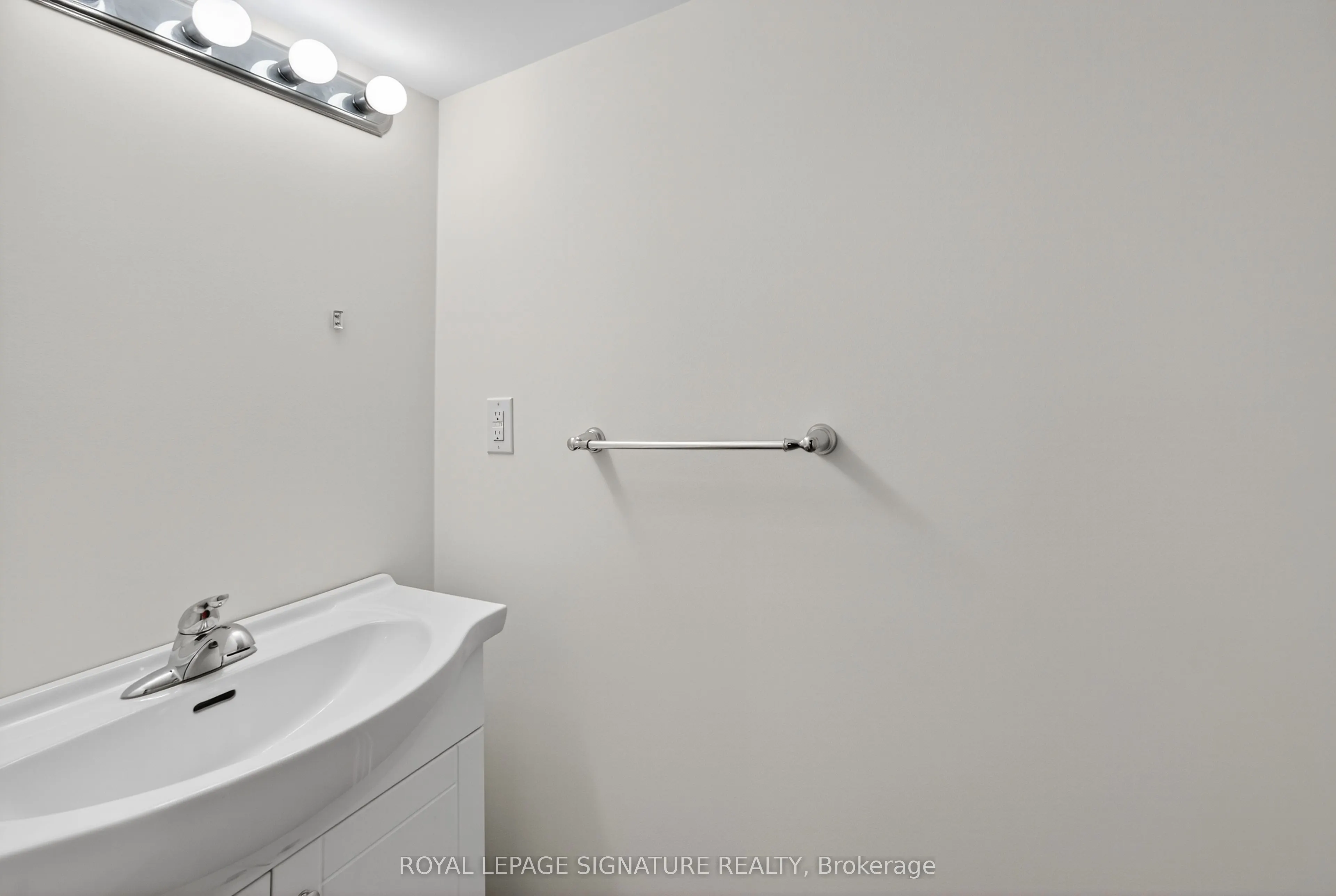 393 Manitoba Street, #4