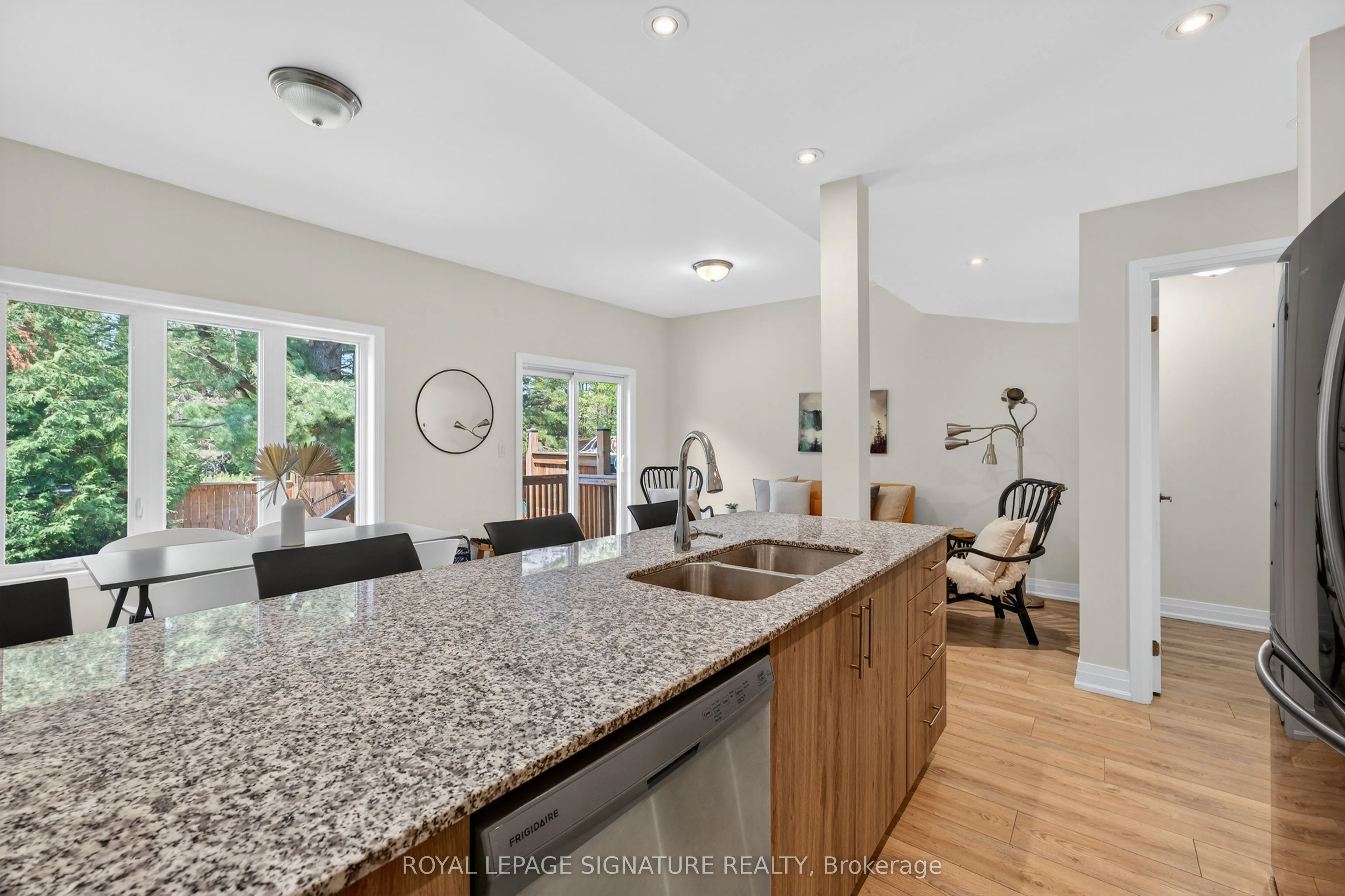 393 Manitoba Street, #4