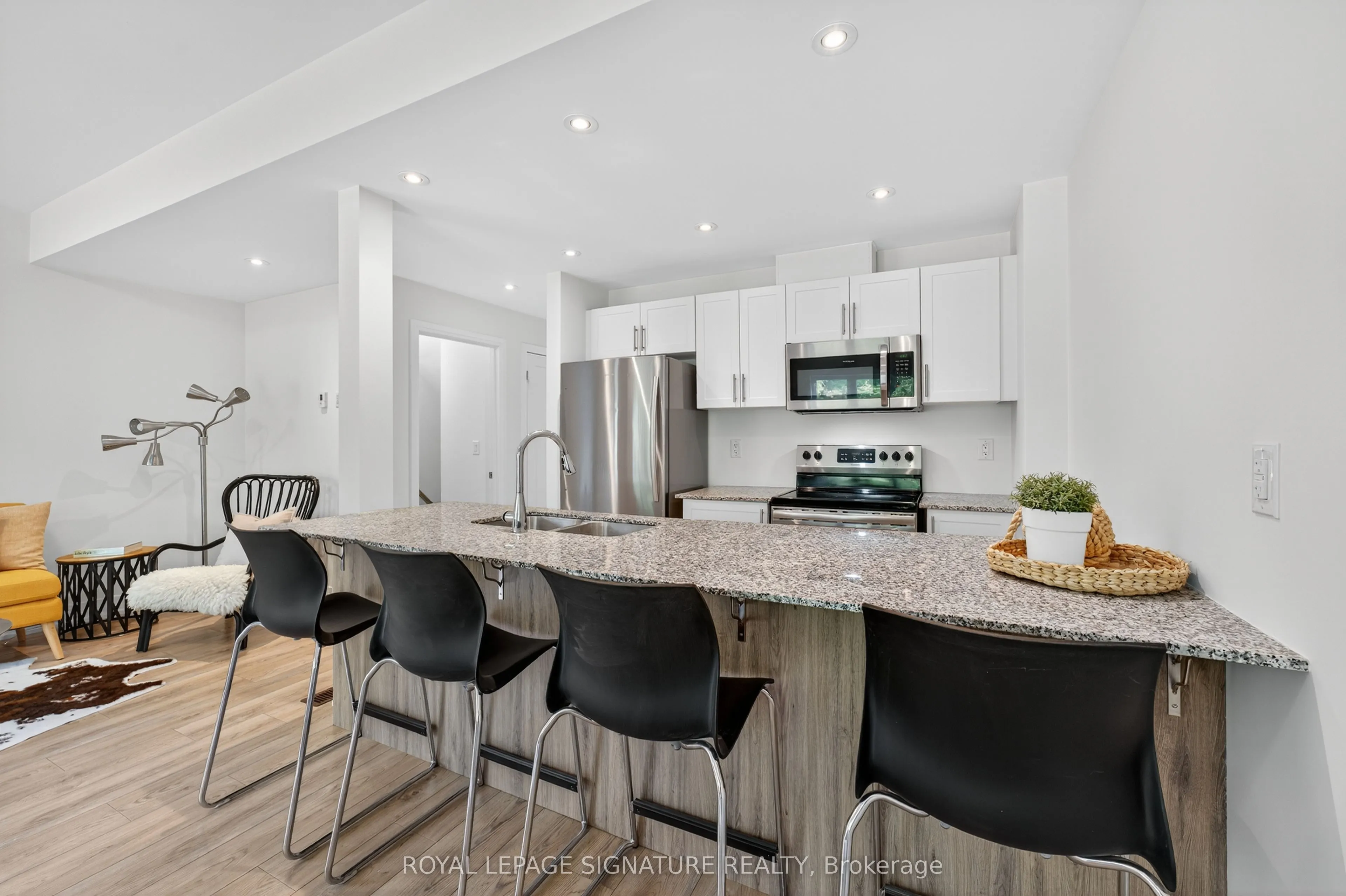 393 Manitoba Street, #4