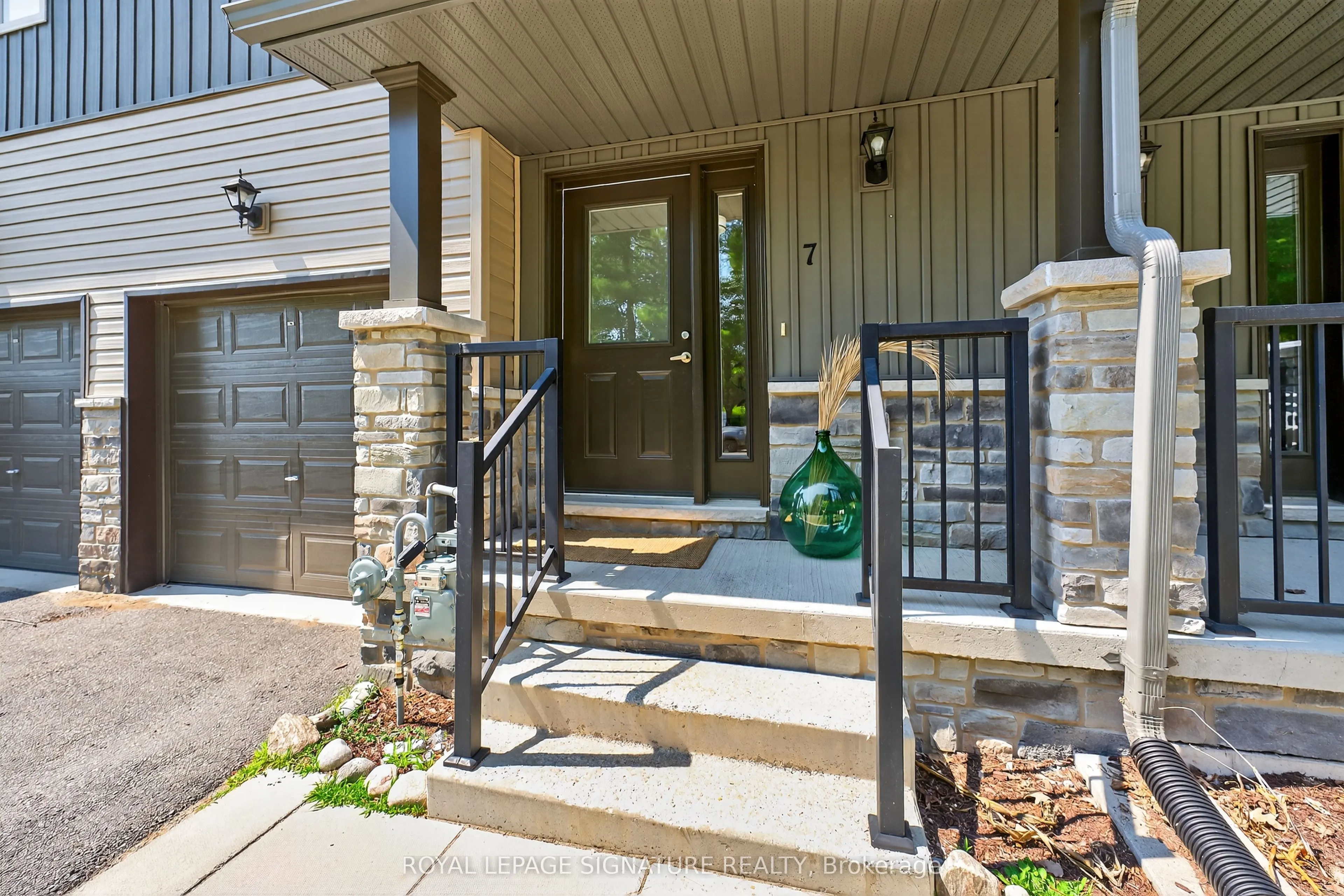 393 Manitoba Street, #4