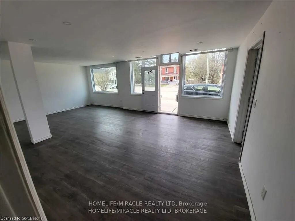 223 Garafraxa St S