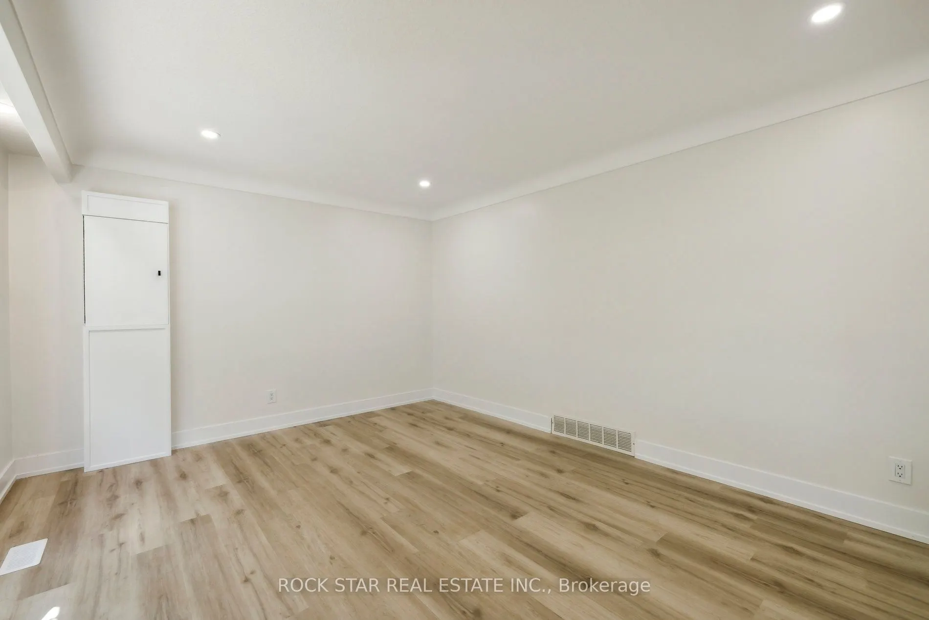 87 Leaside Drive, #Upper
