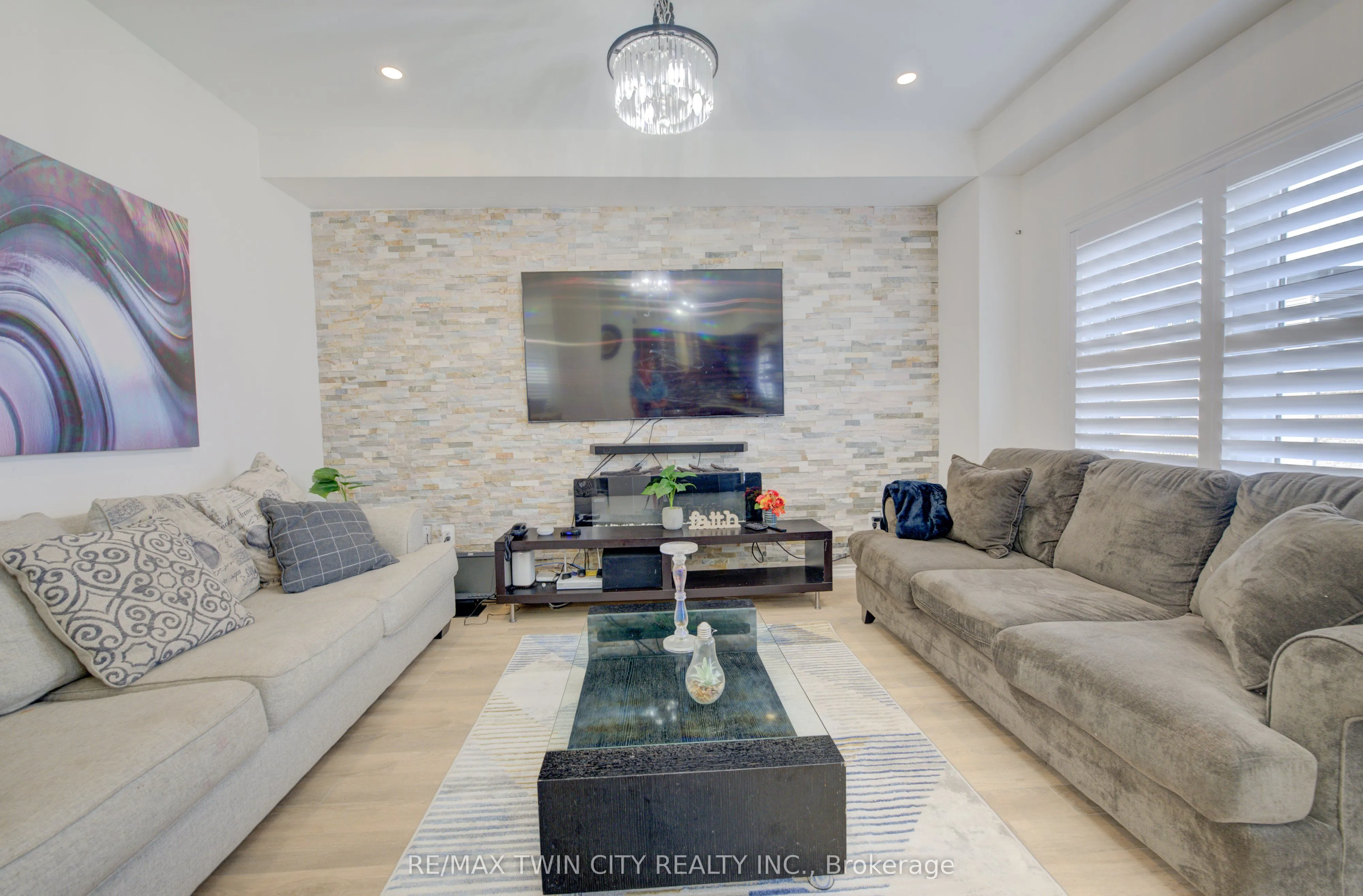 8 Whitton Drive