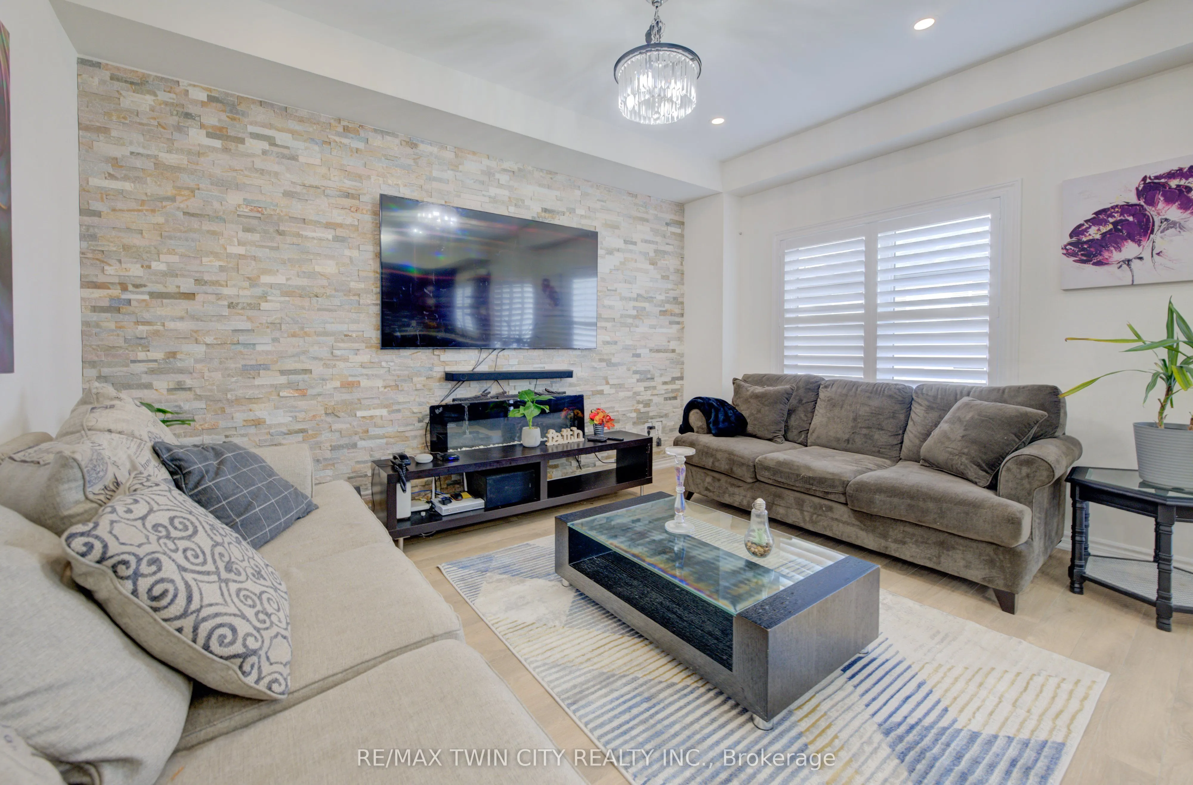 8 Whitton Drive
