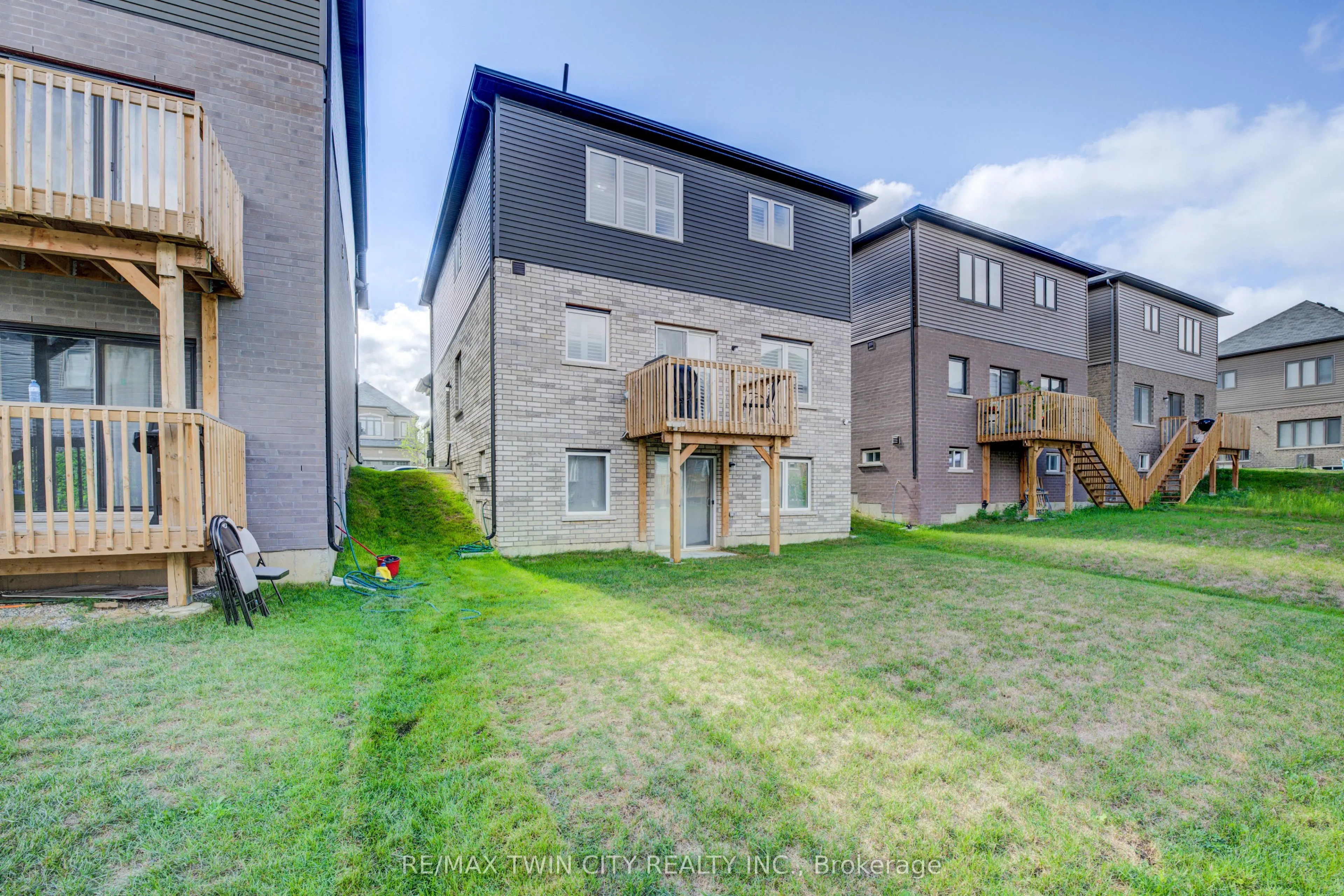 8 Whitton Drive