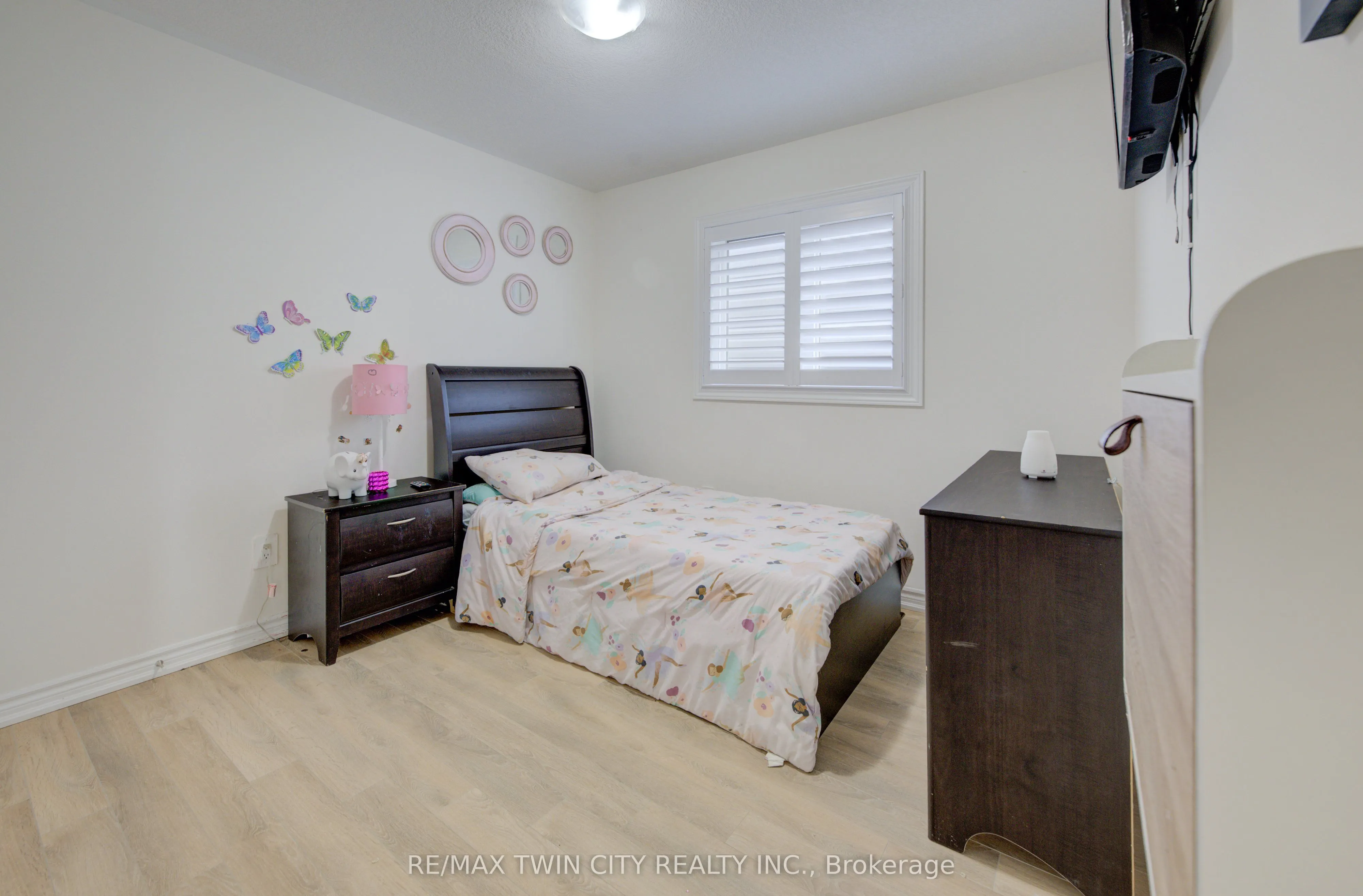 8 Whitton Drive