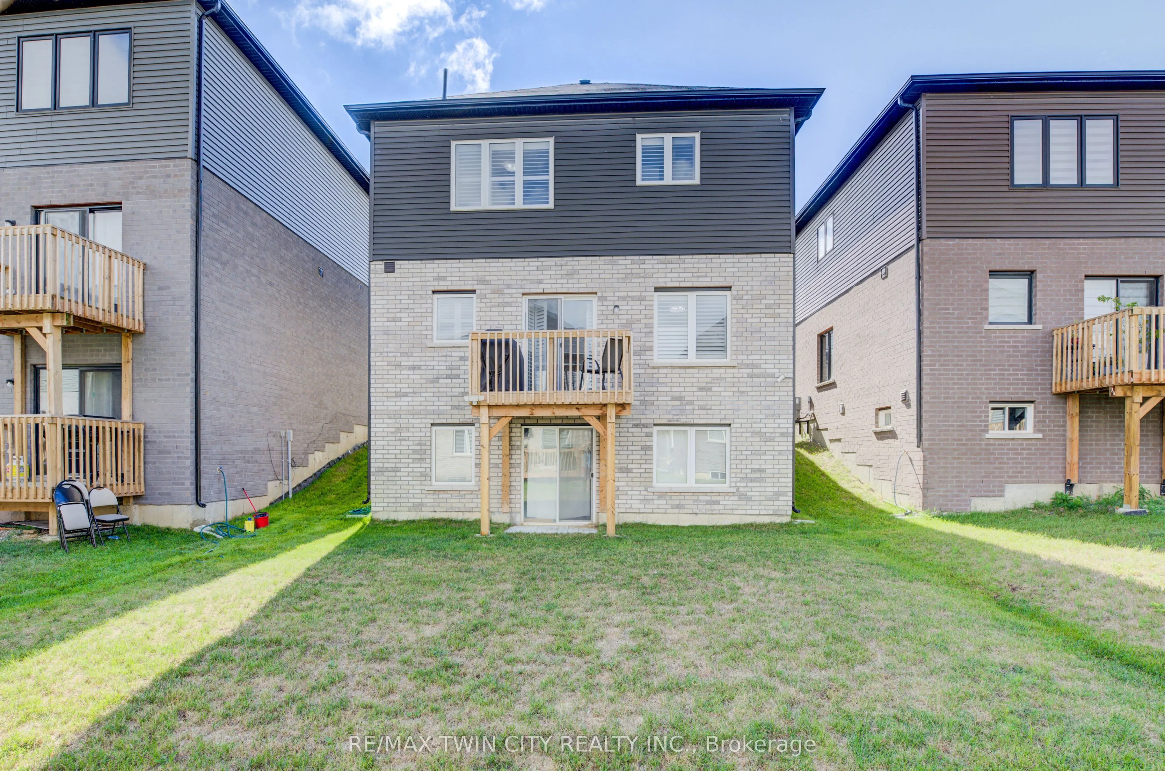 8 Whitton Drive