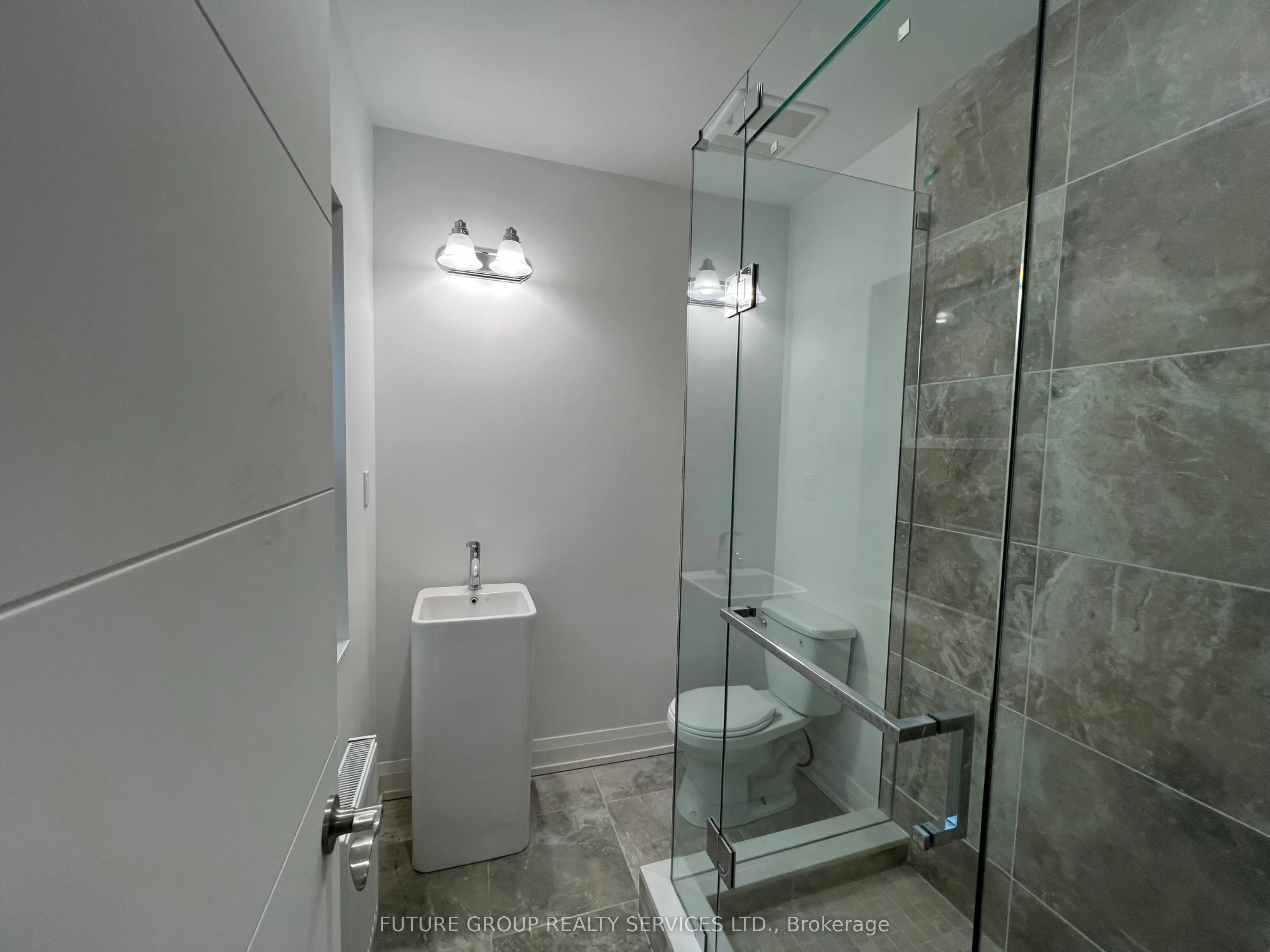 4876 Simcoe Street, #4