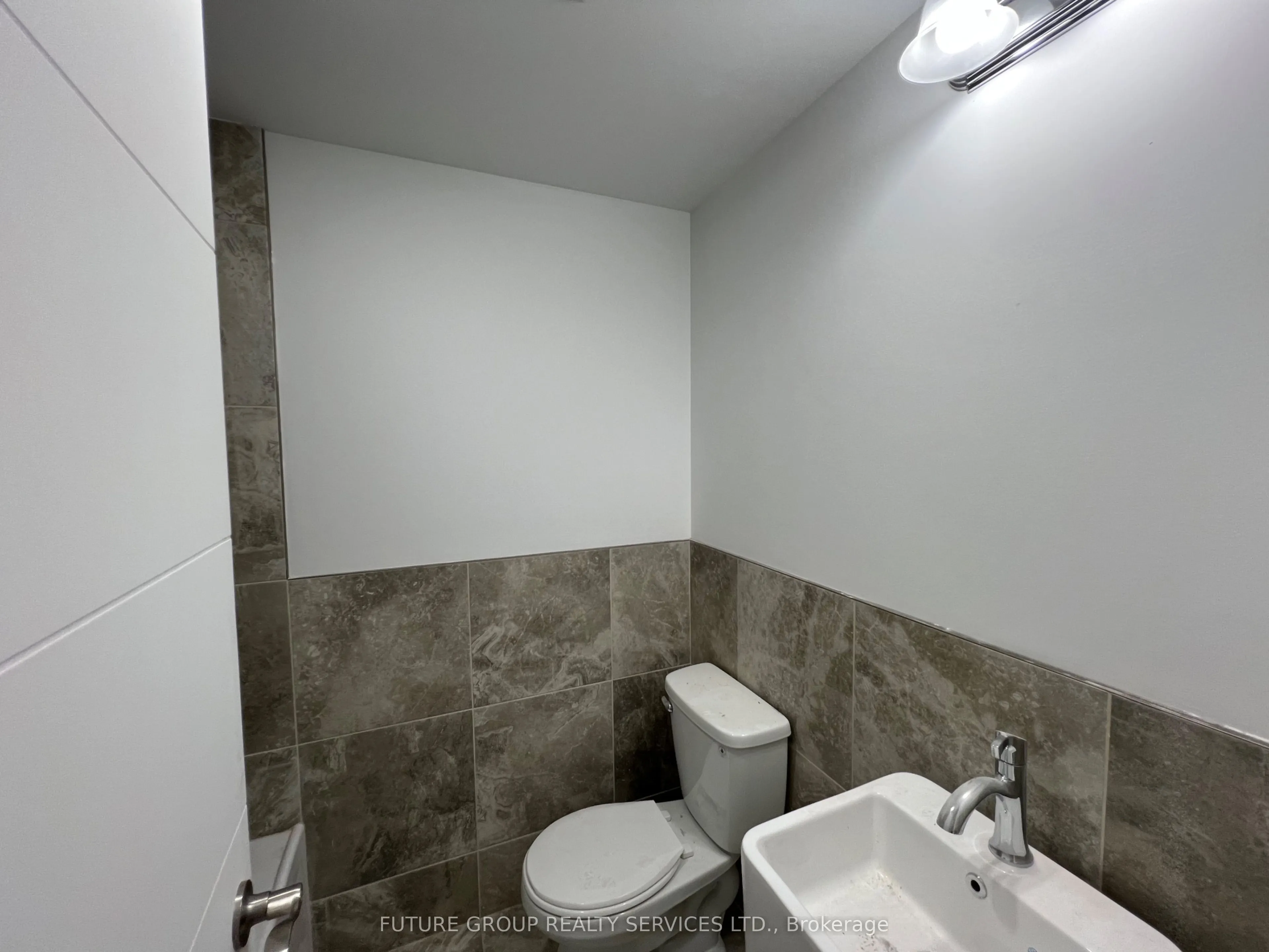 4876 Simcoe Street, #4