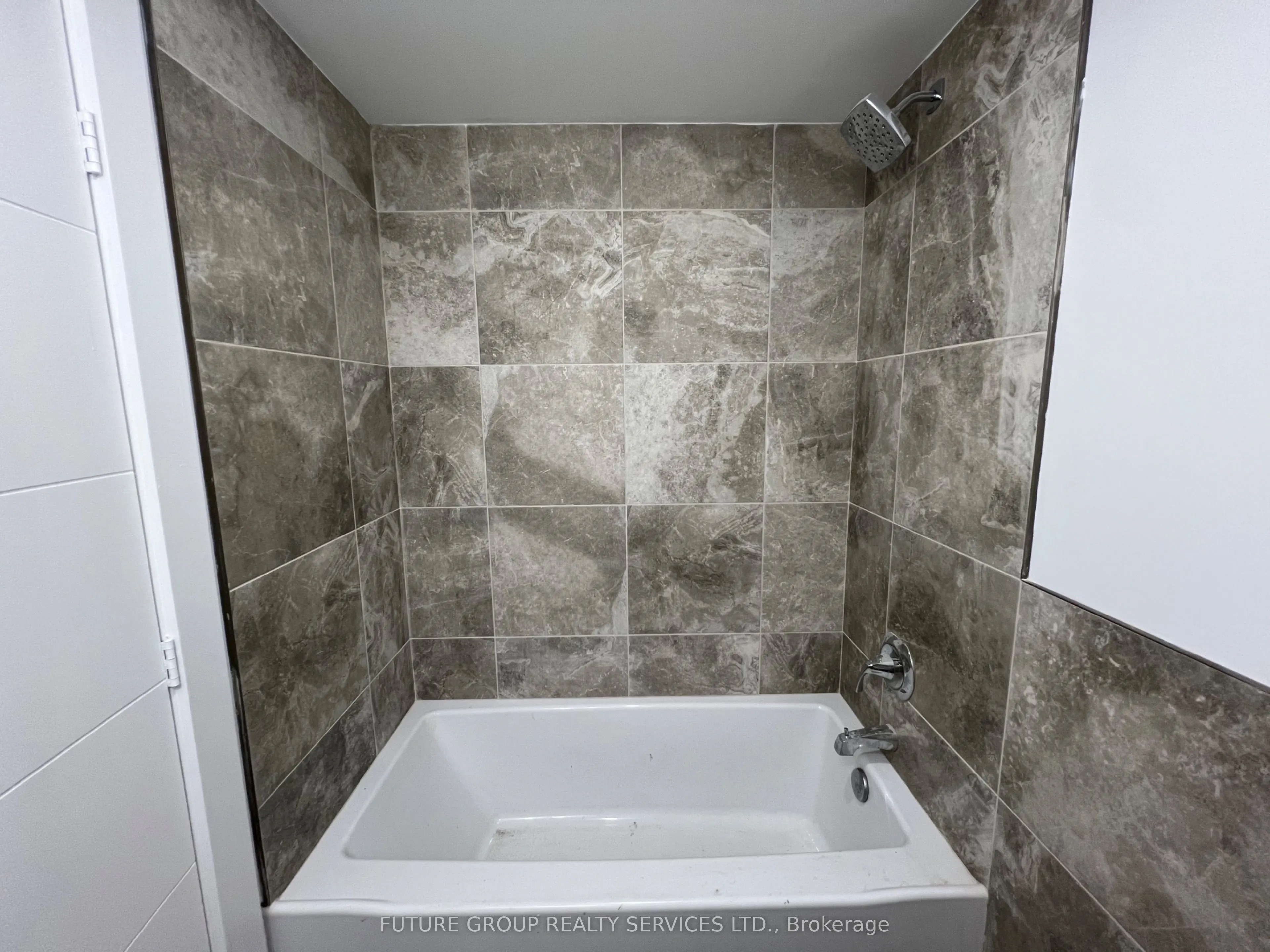 4876 Simcoe Street, #4