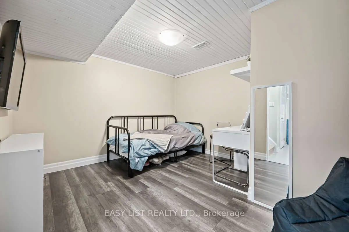 128 Marcy Crescent