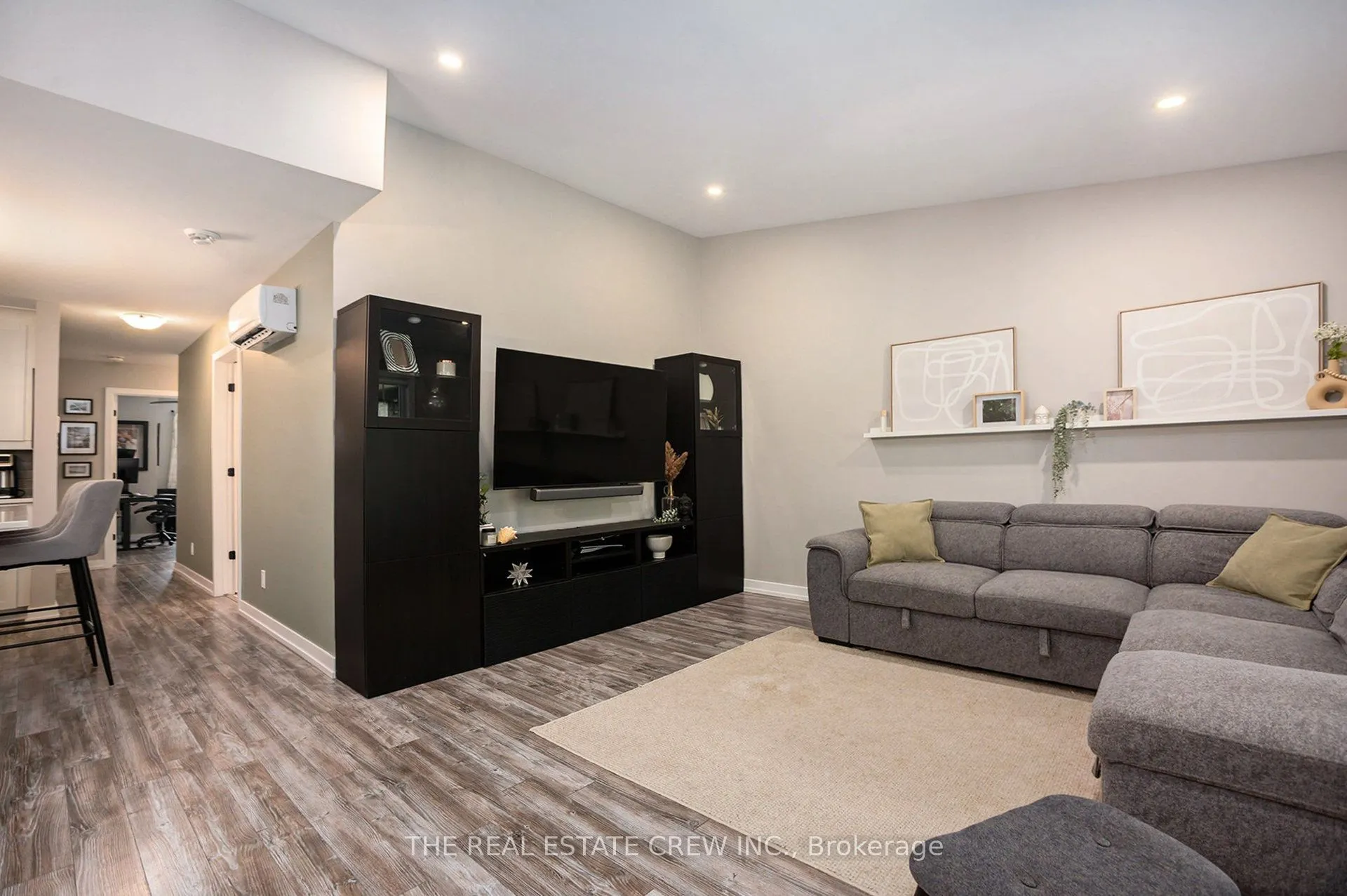 83 St Moritz Trail N, #203