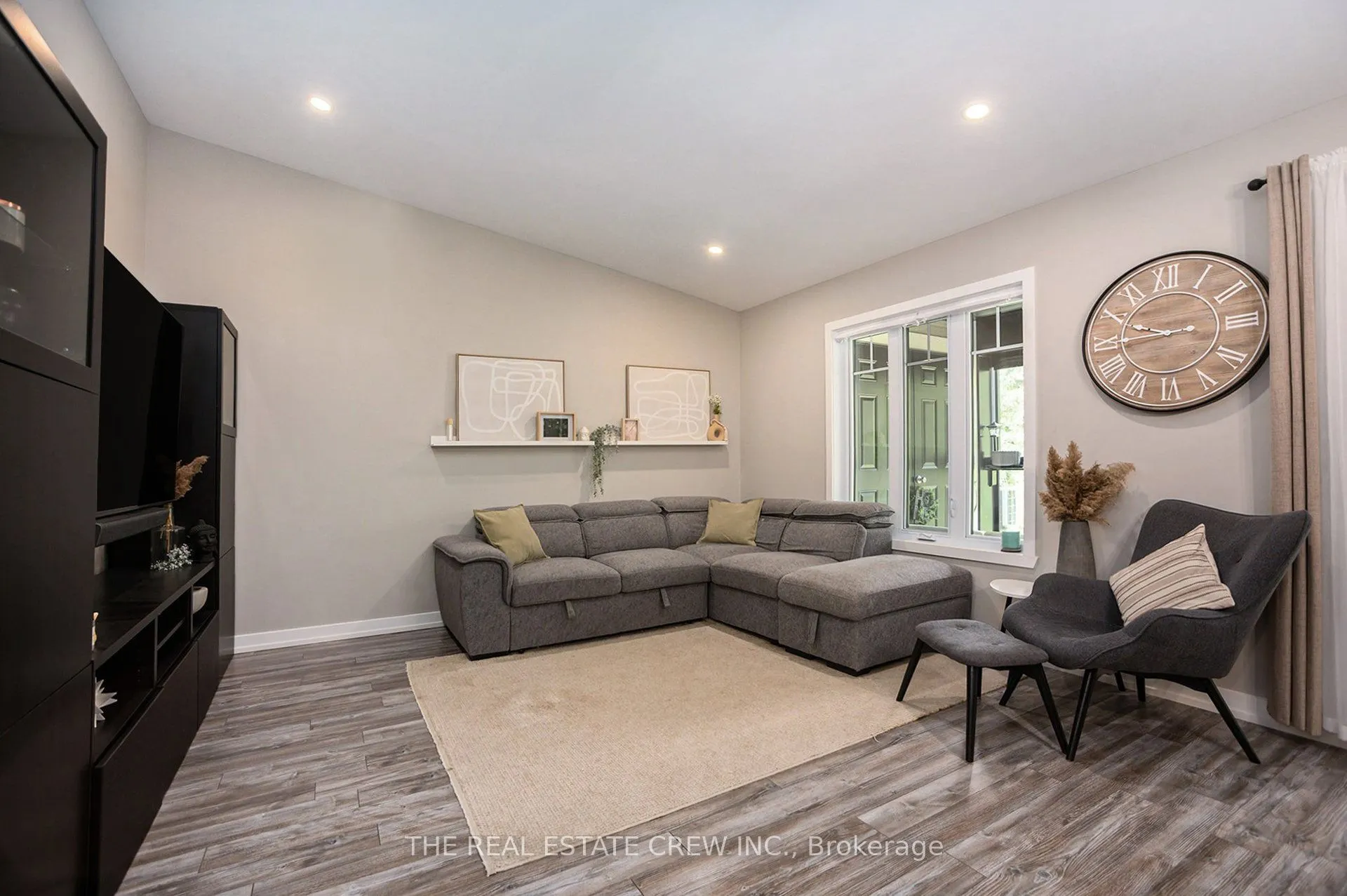 83 St Moritz Trail N, #203