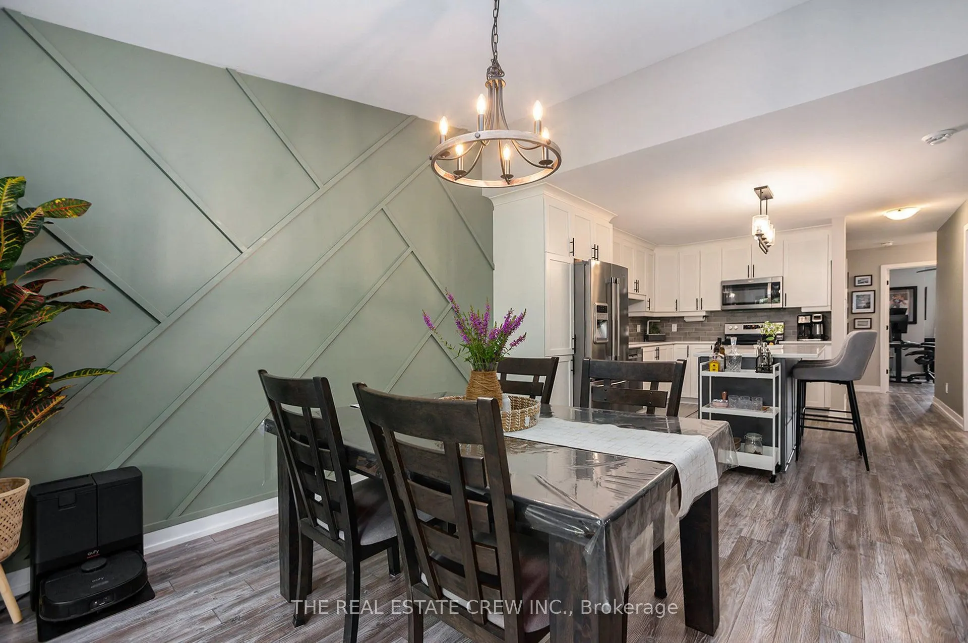 83 St Moritz Trail N, #203