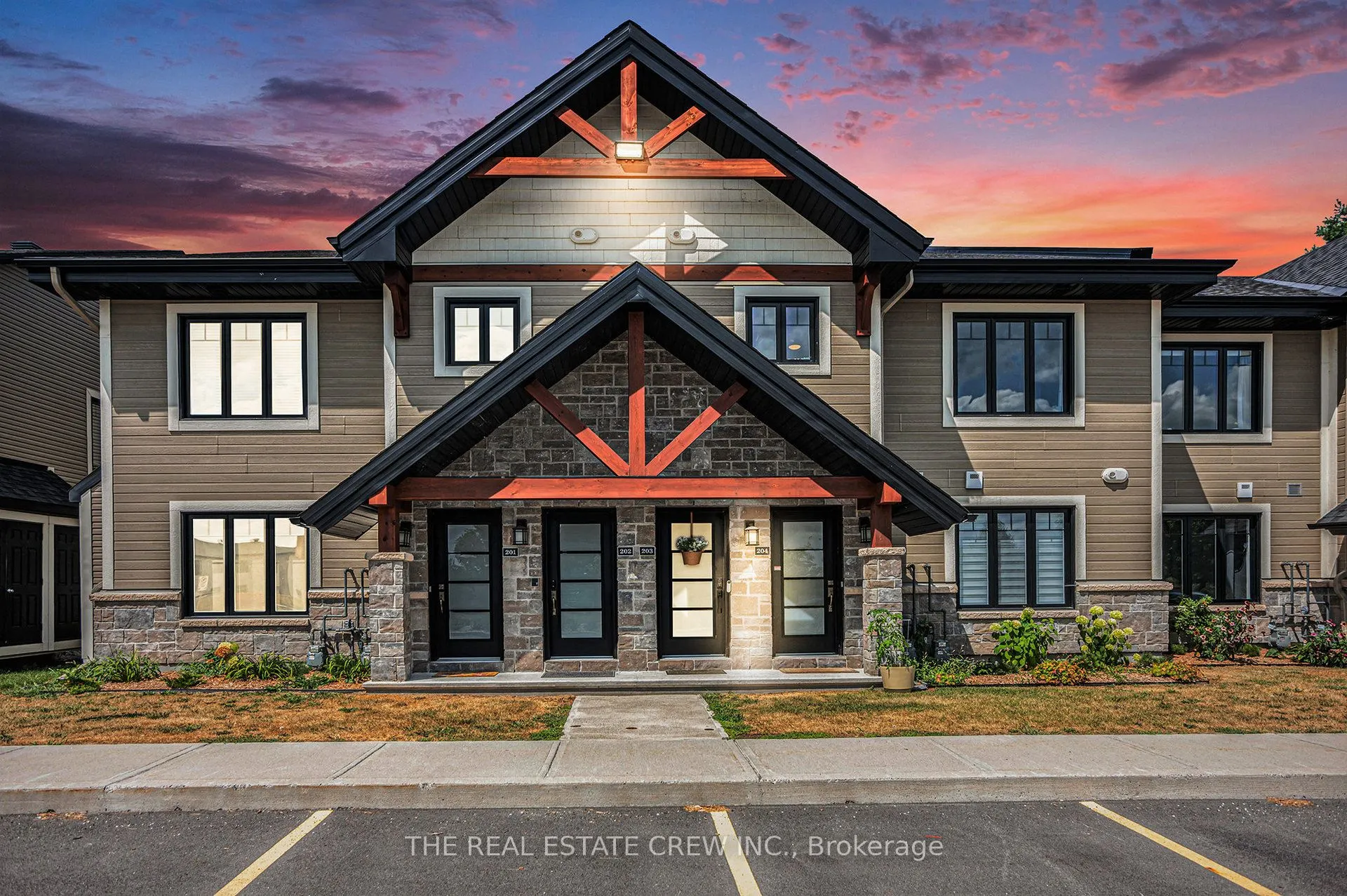 83 St Moritz Trail N, #203
