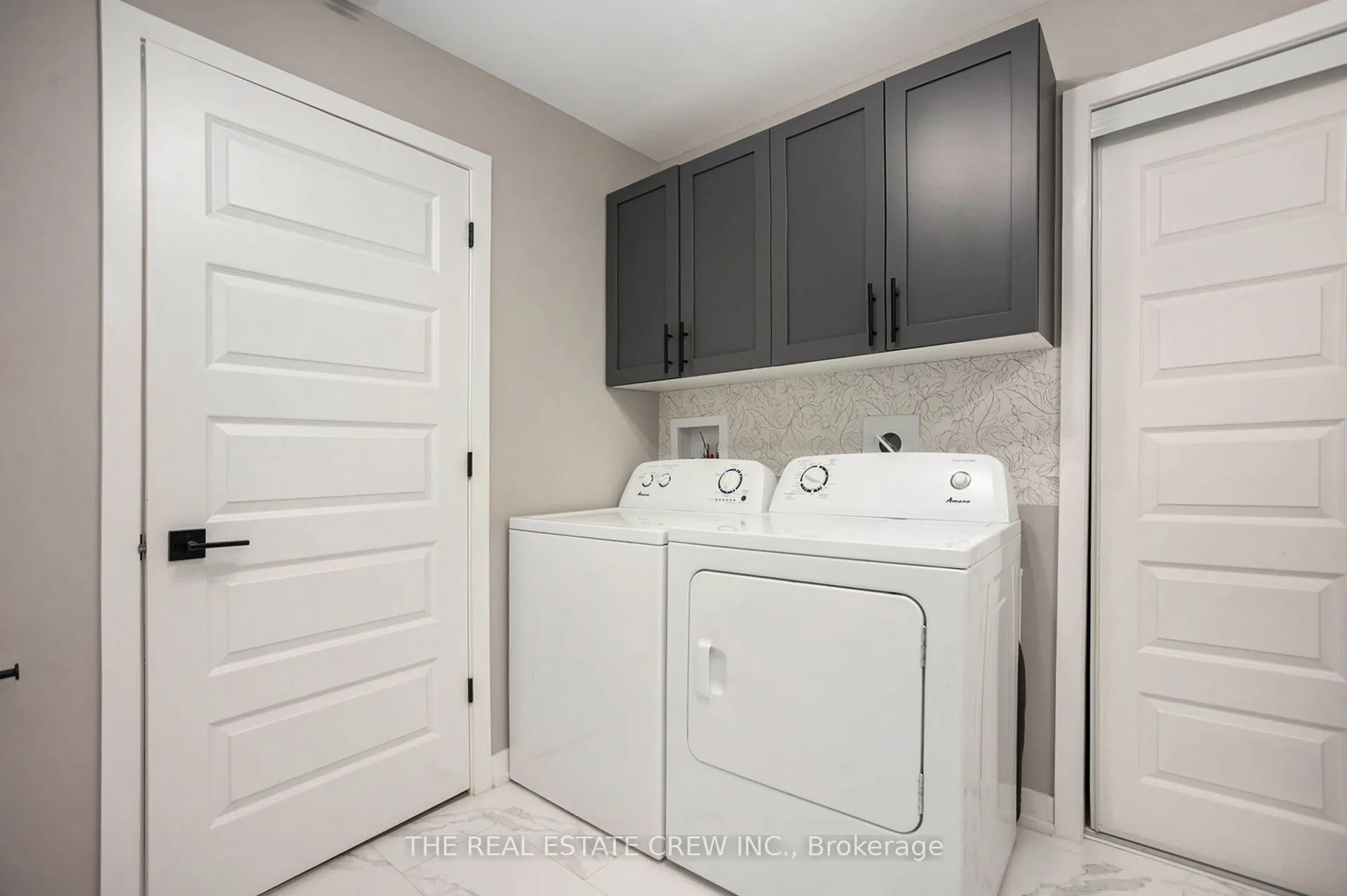 83 St Moritz Trail N, #203