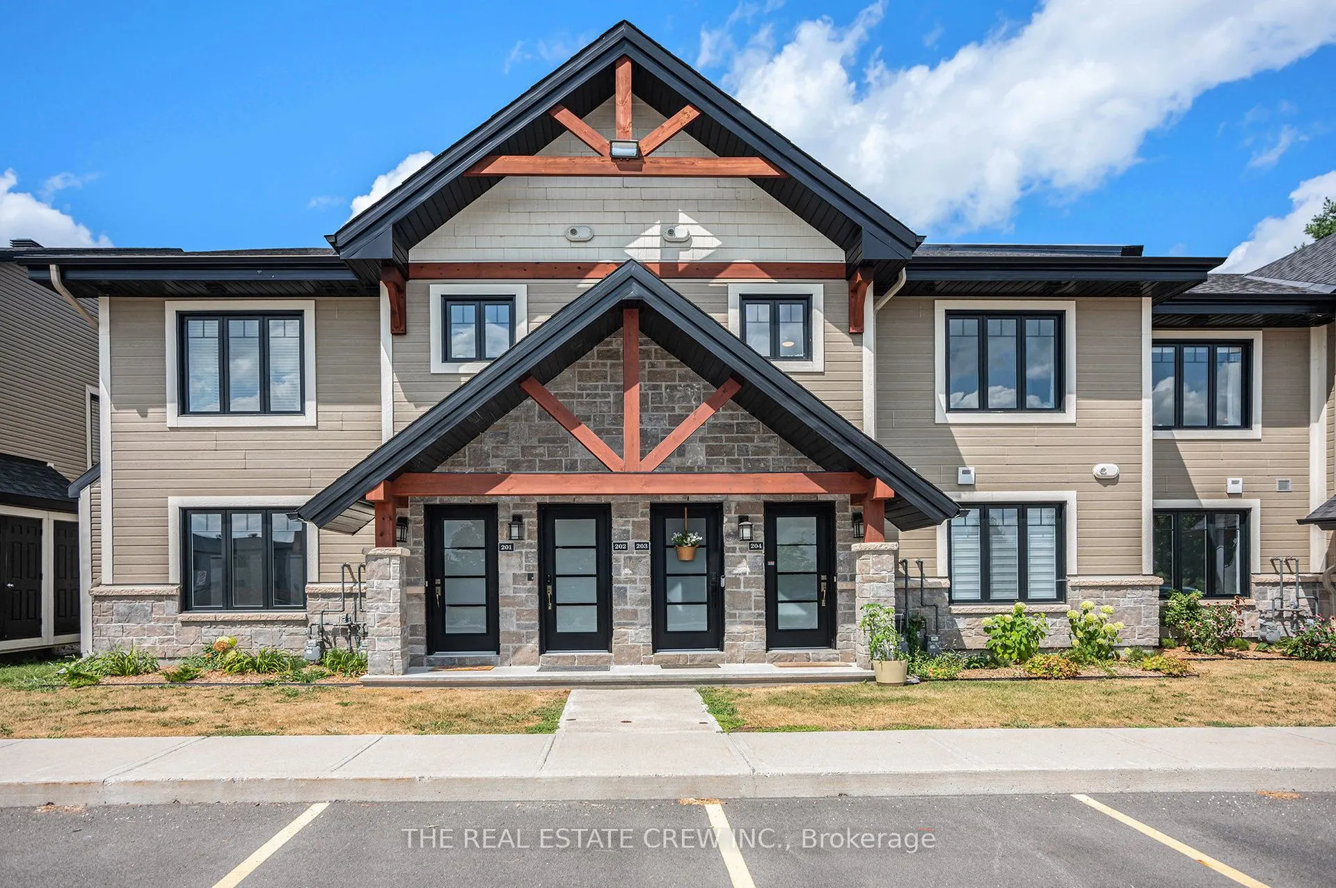 83 St Moritz Trail N, #203