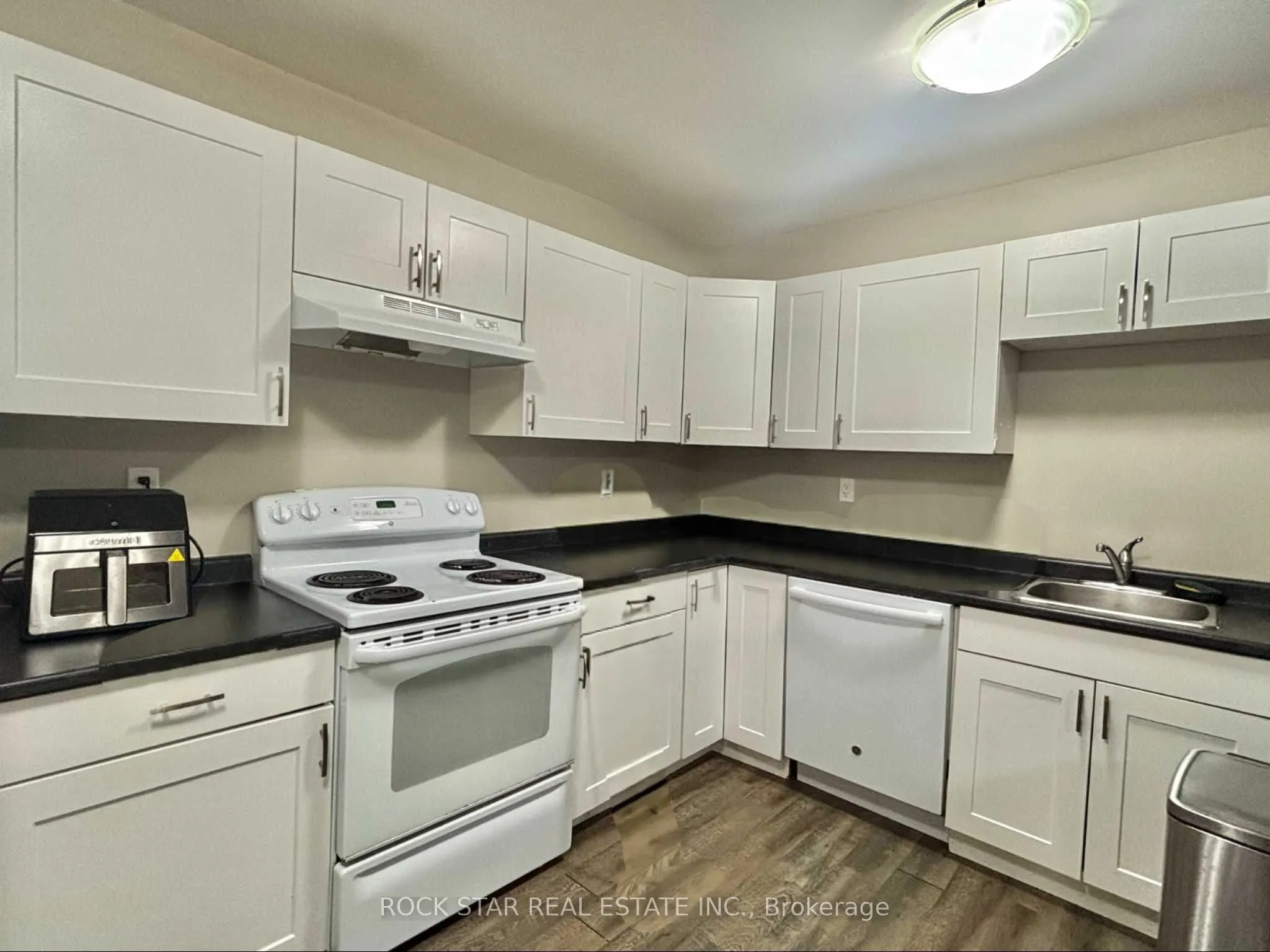 102 EMPRESS Avenue