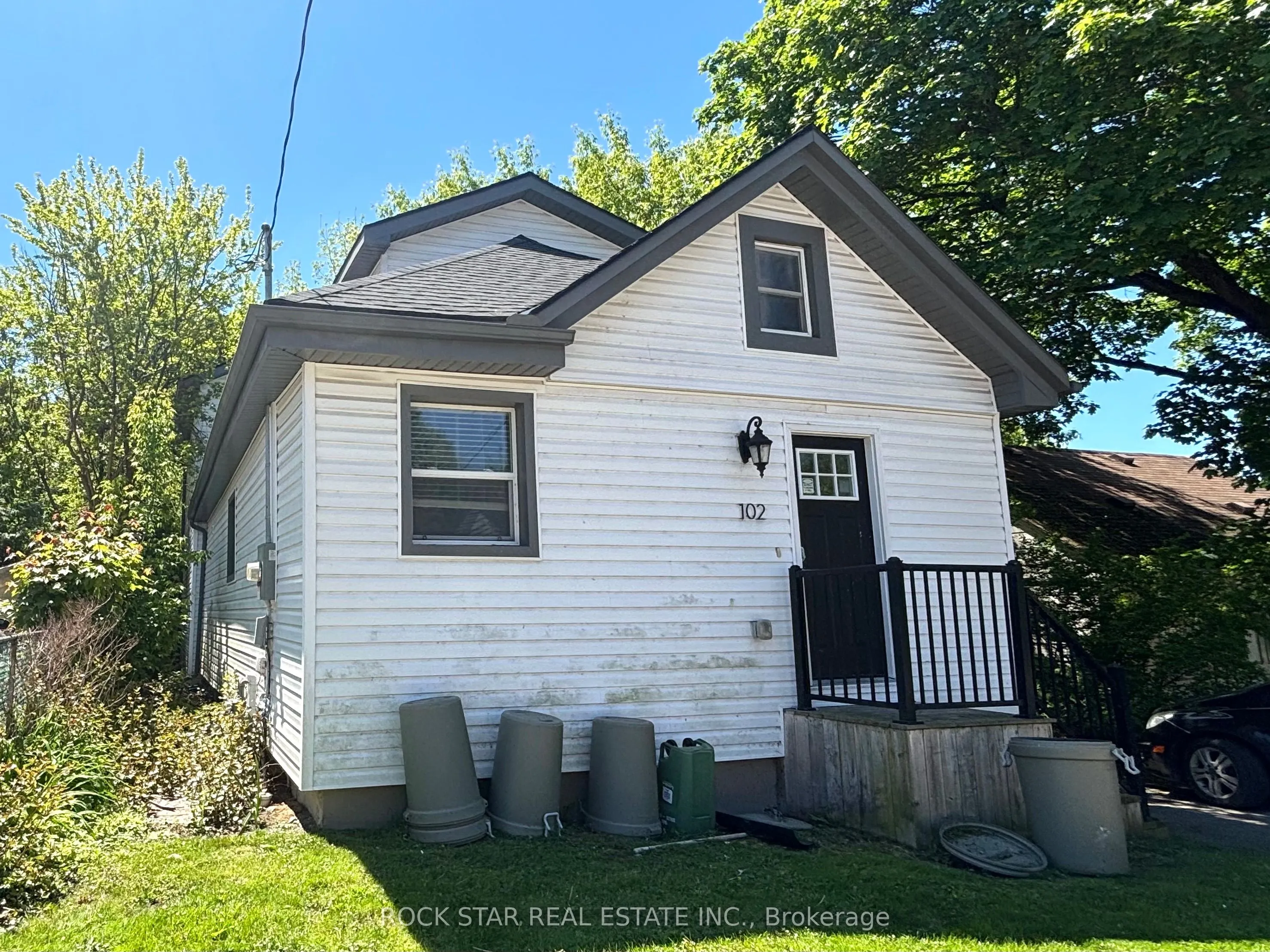102 EMPRESS Avenue