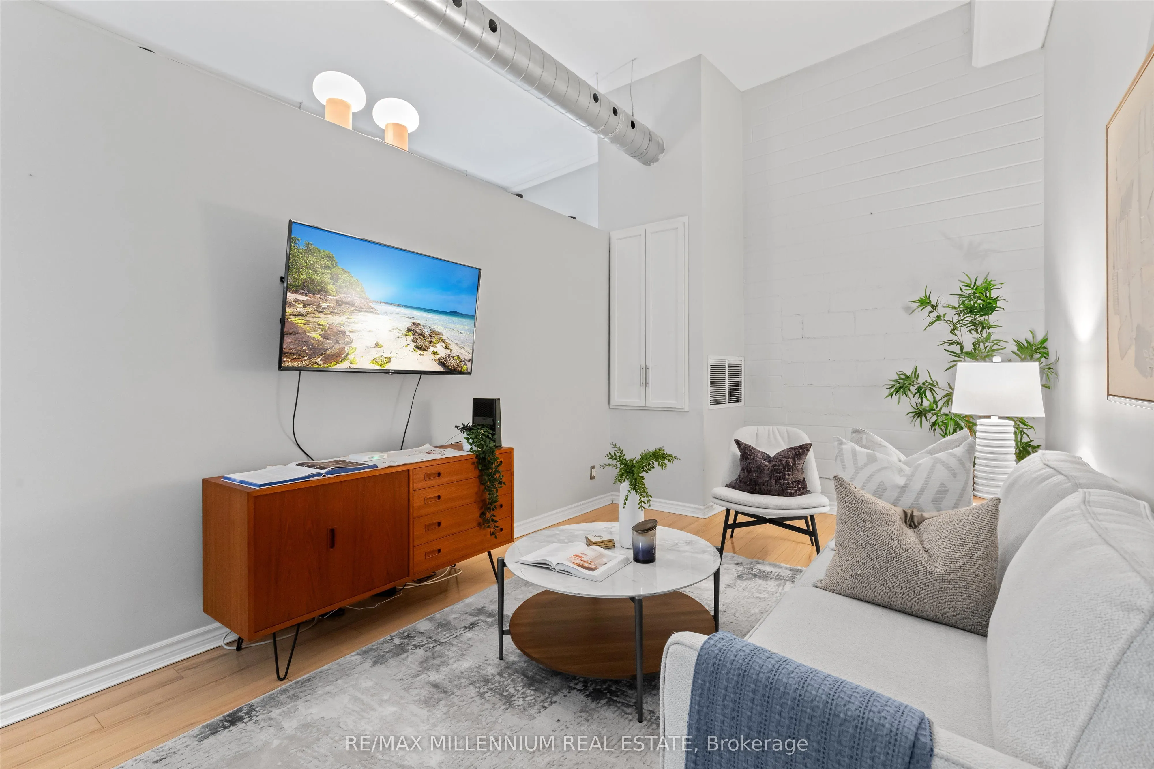 80 King William Street, #212