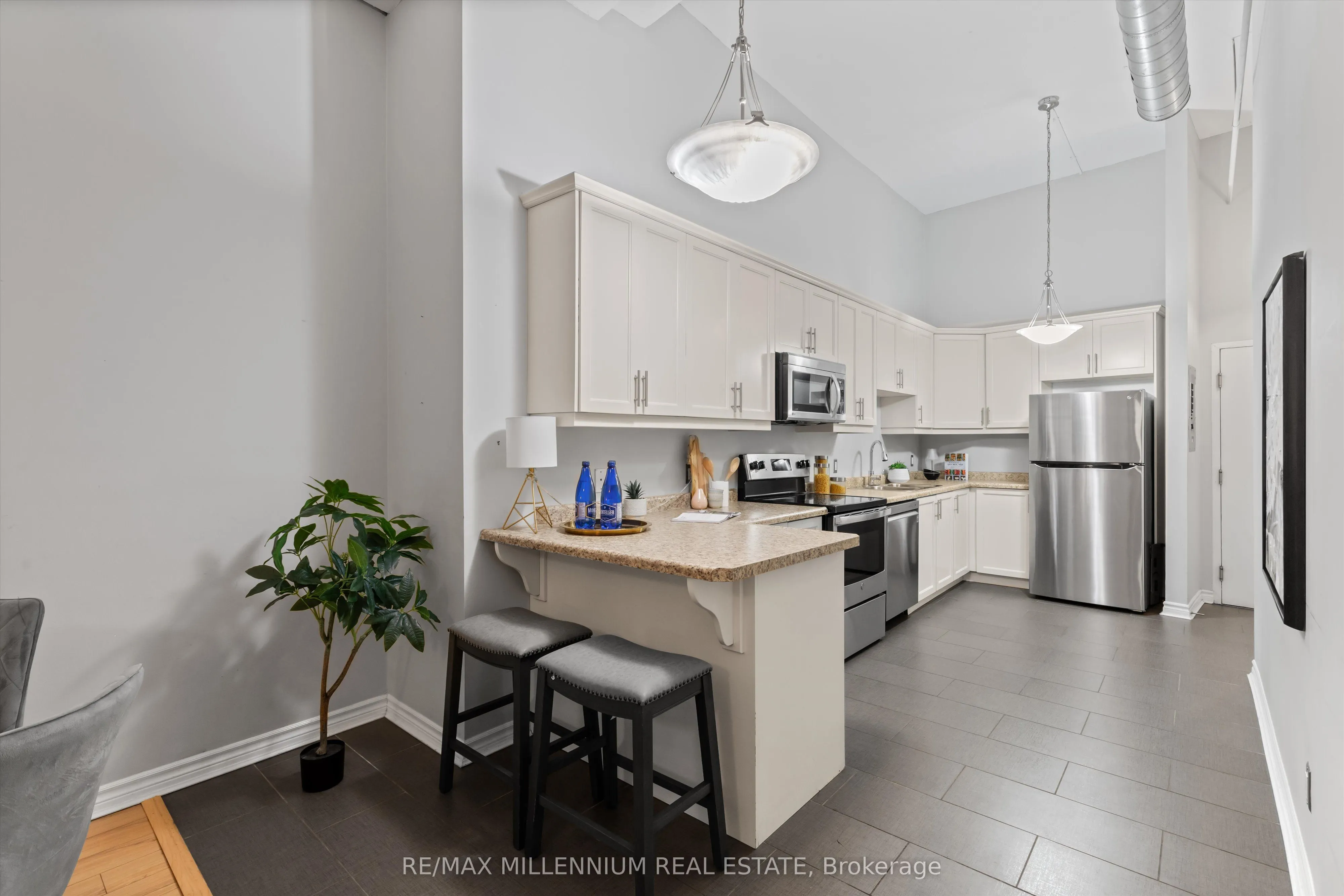 80 King William Street, #212