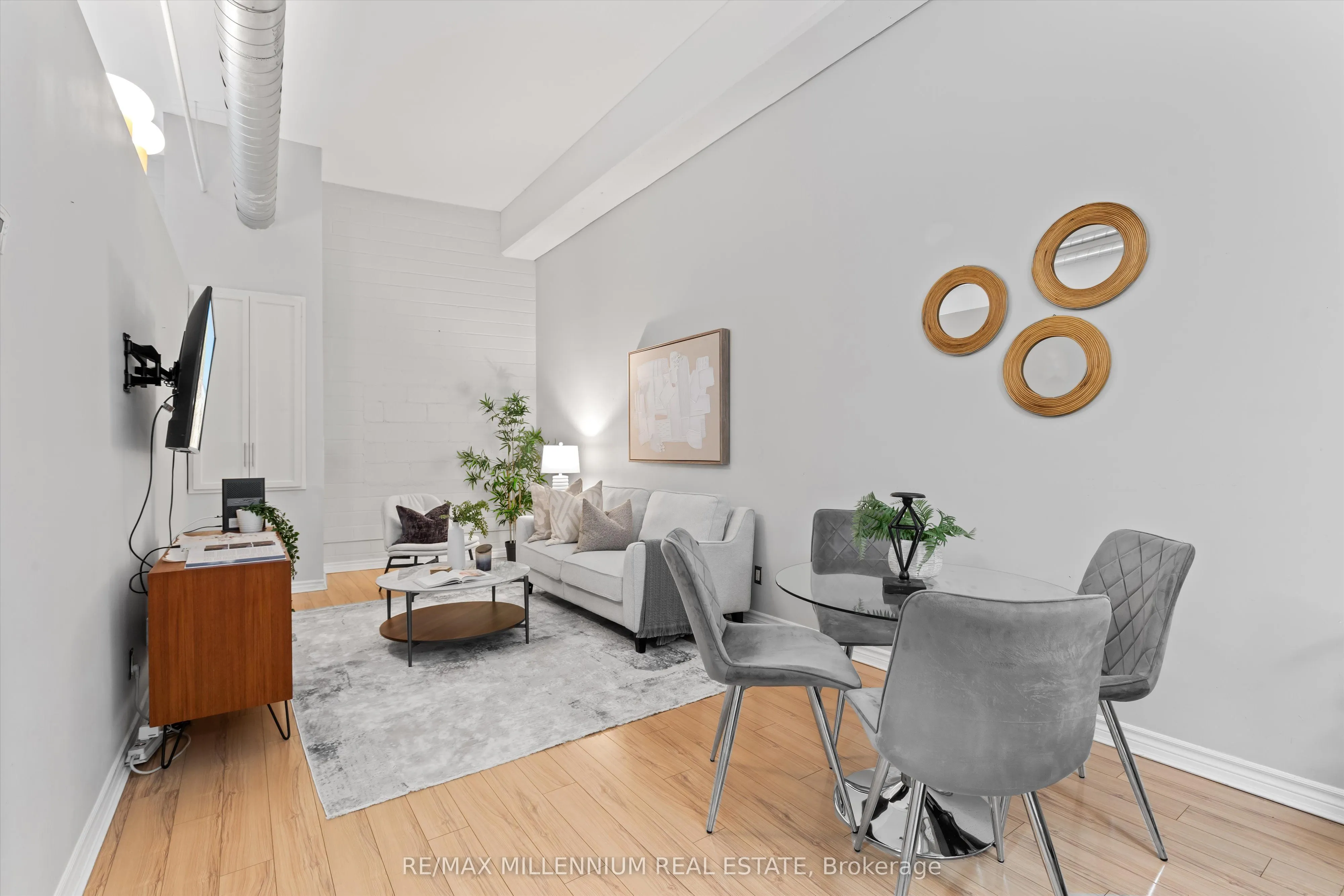 80 King William Street, #212