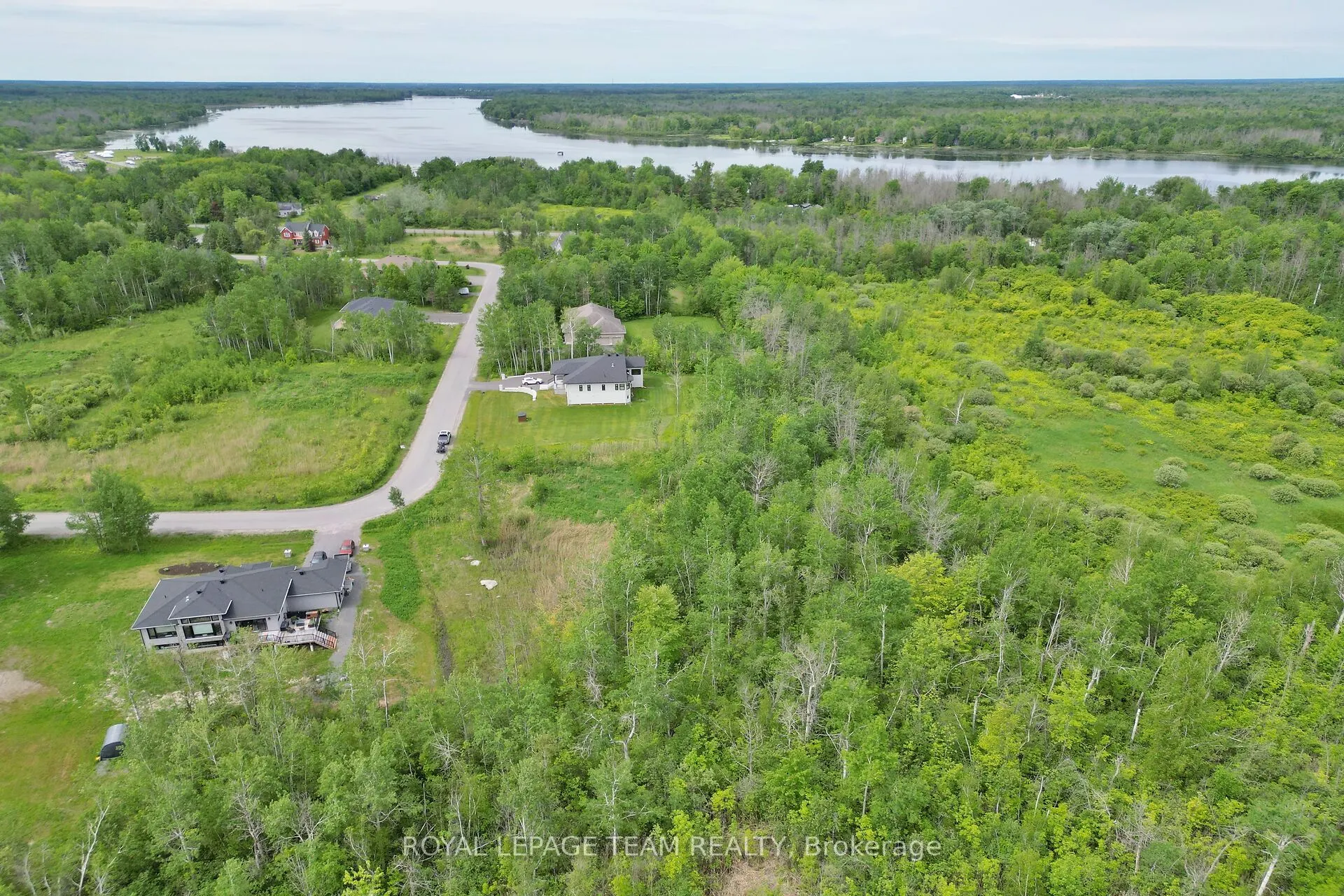 17 RIDEAU CROSSING Crescent