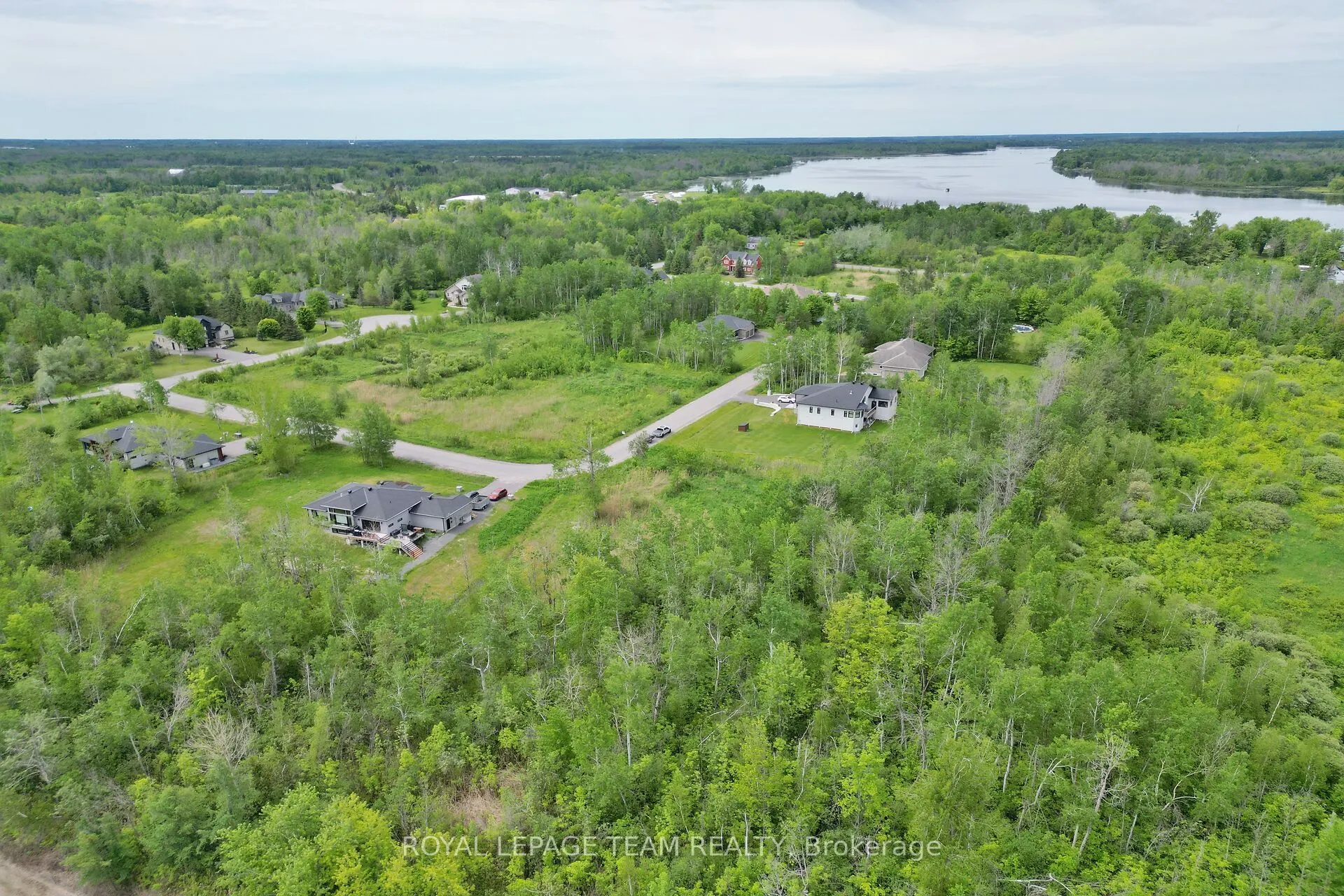 17 RIDEAU CROSSING Crescent