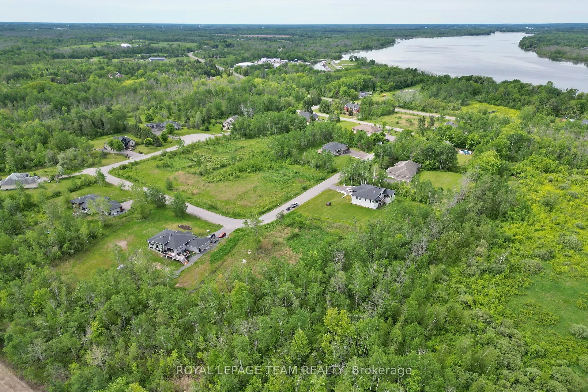 17 RIDEAU CROSSING Crescent
