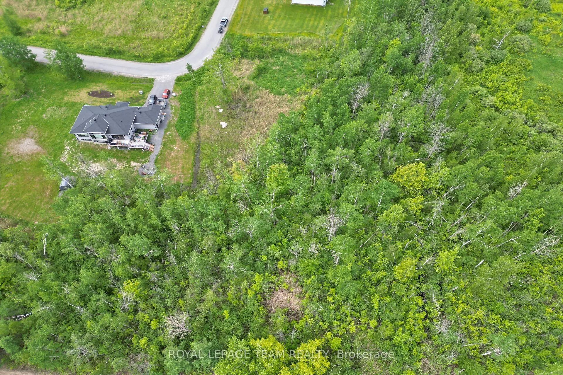 17 RIDEAU CROSSING Crescent