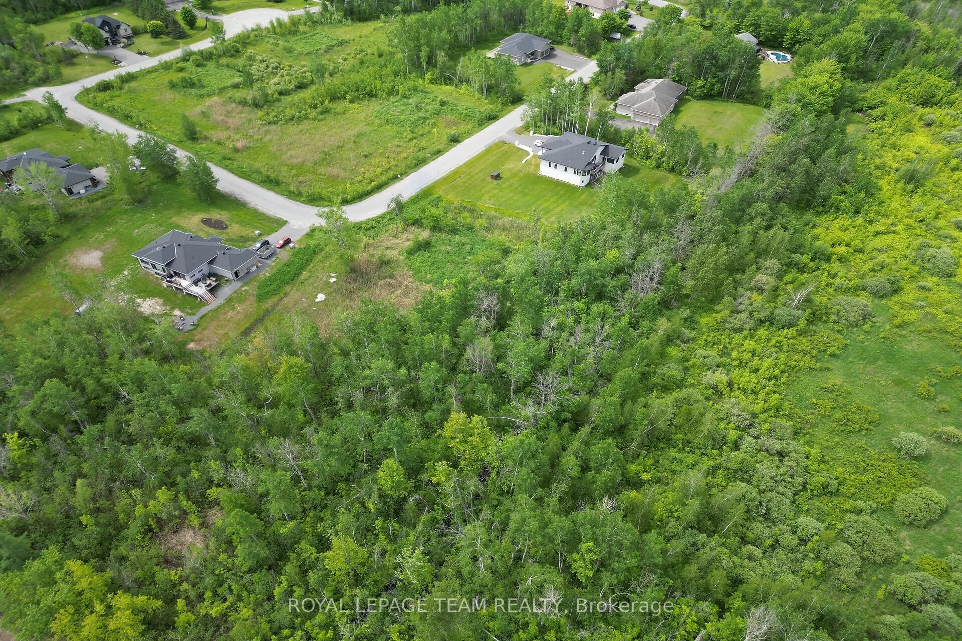 17 RIDEAU CROSSING Crescent