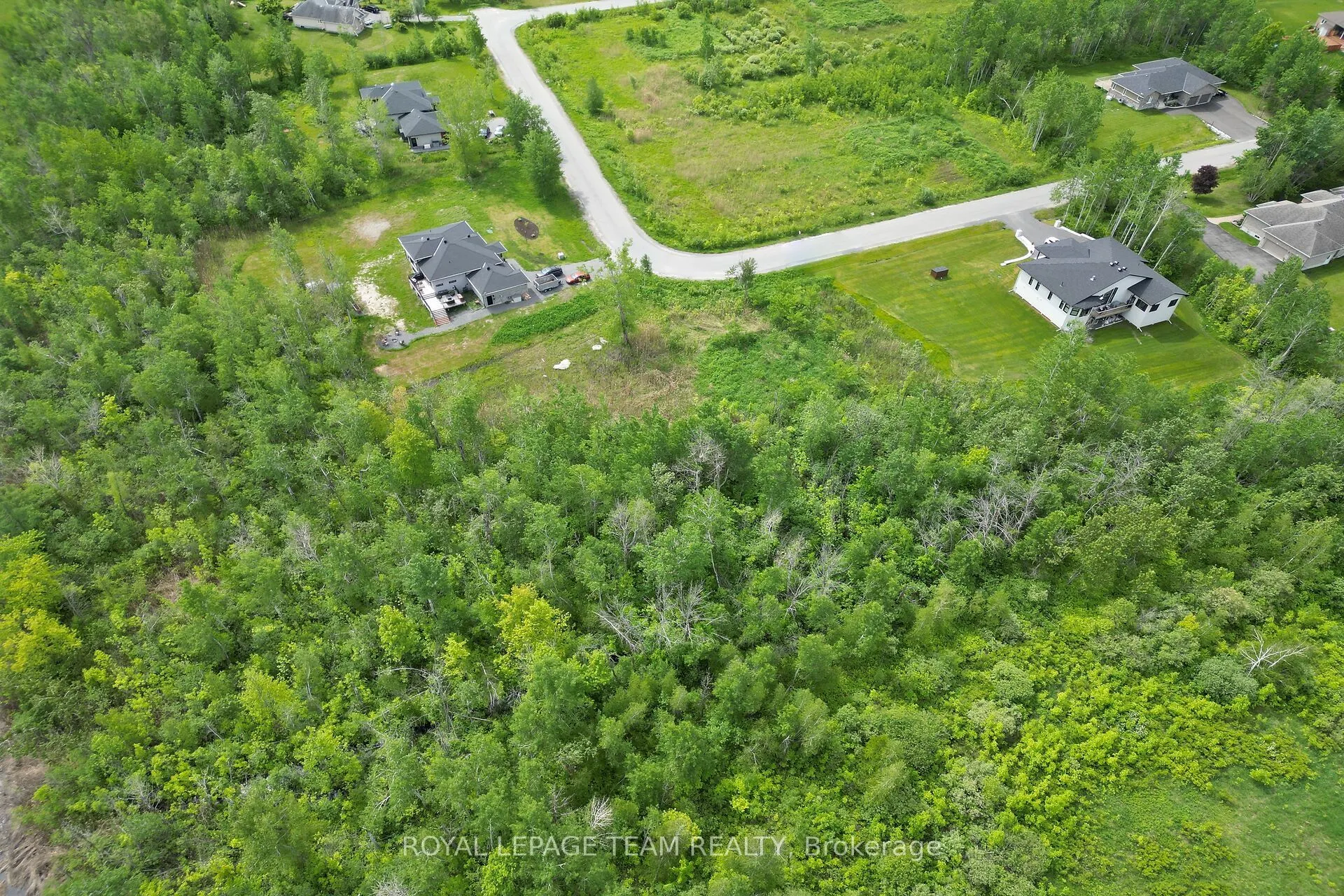 17 RIDEAU CROSSING Crescent