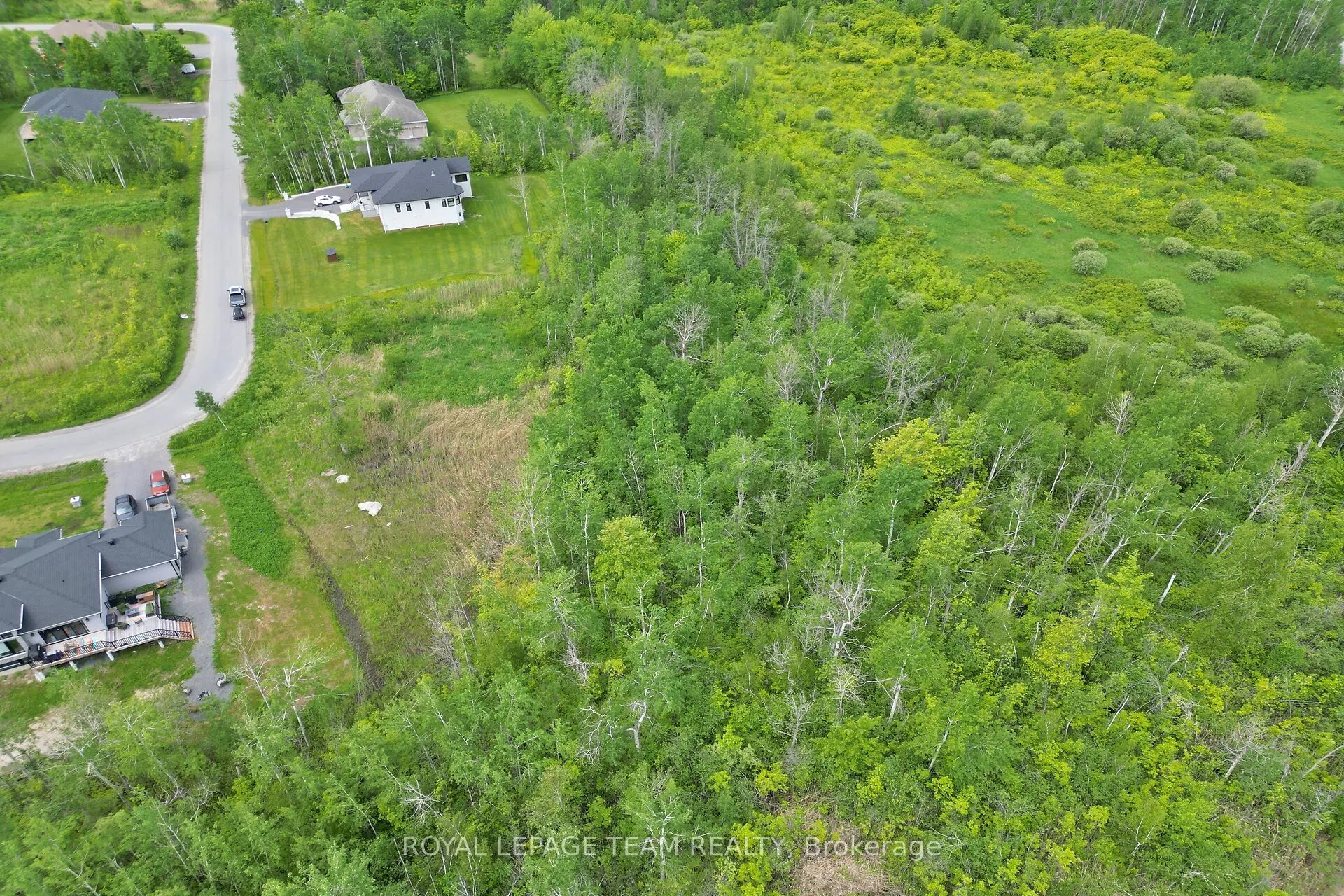 17 RIDEAU CROSSING Crescent