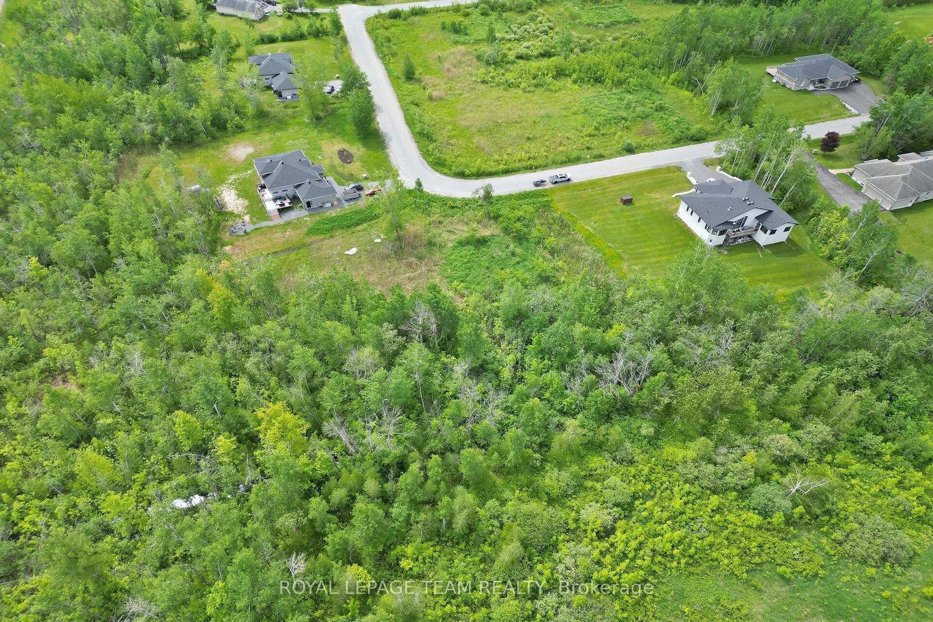 17 RIDEAU CROSSING Crescent