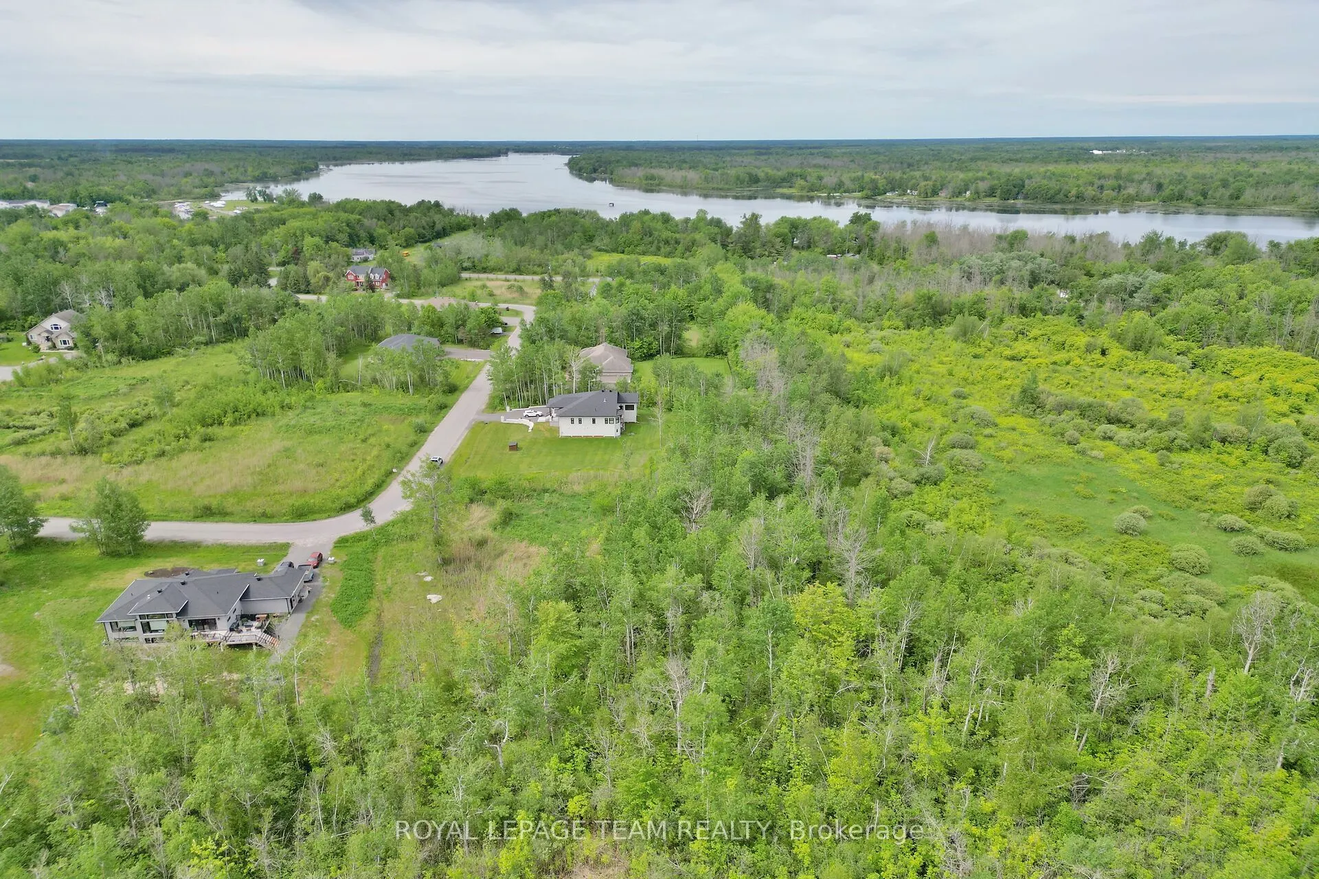 17 RIDEAU CROSSING Crescent