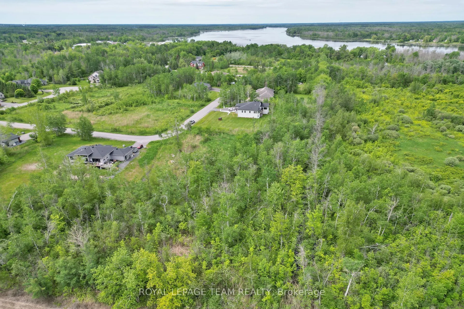 17 RIDEAU CROSSING Crescent