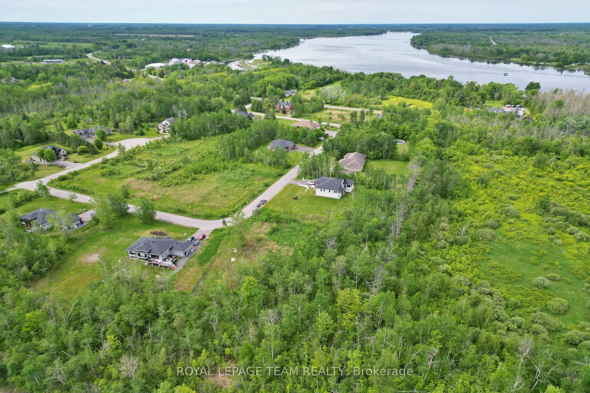 17 RIDEAU CROSSING Crescent
