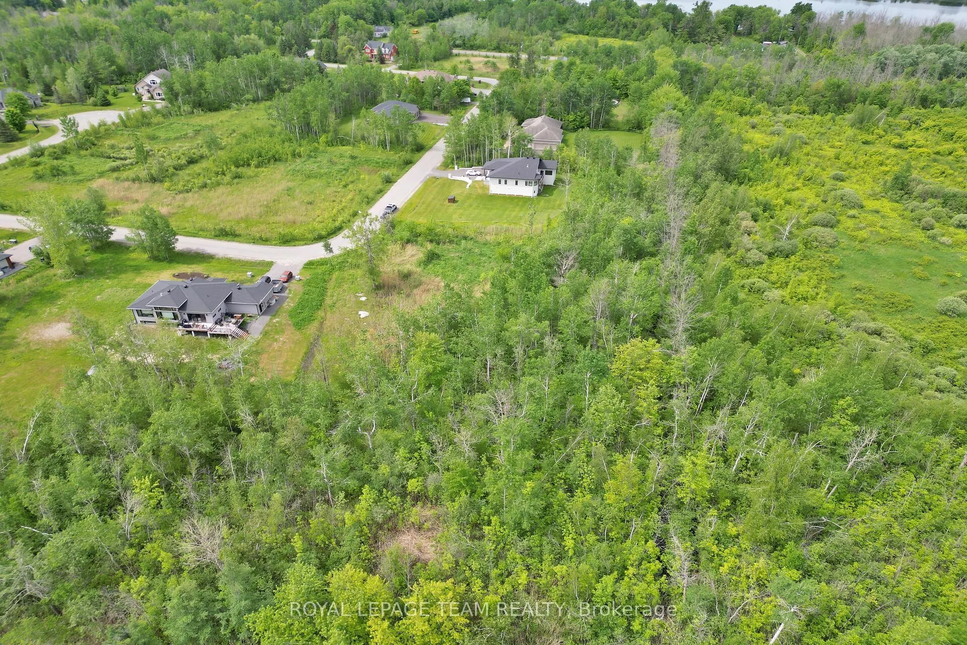 17 RIDEAU CROSSING Crescent