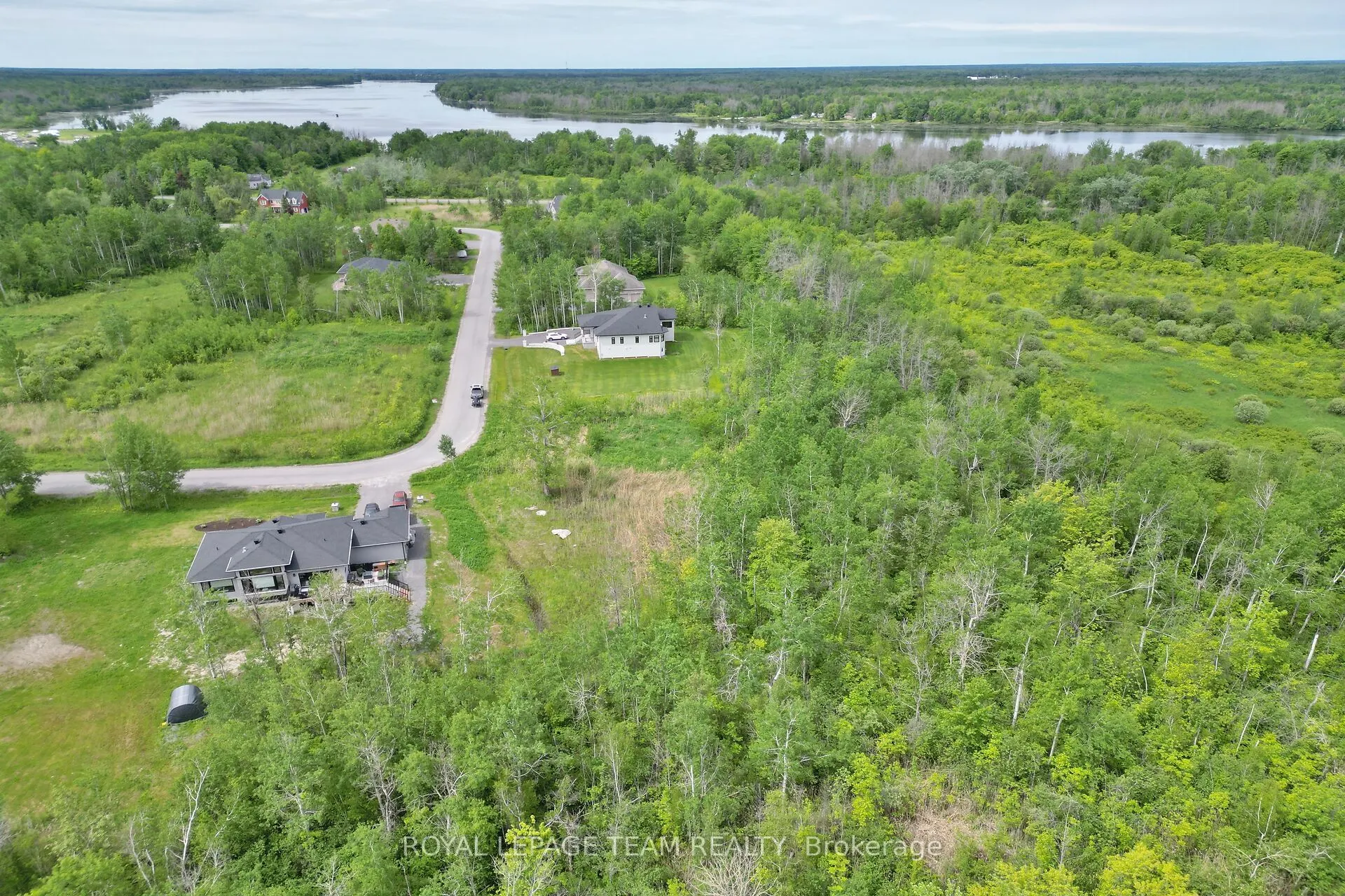 17 RIDEAU CROSSING Crescent