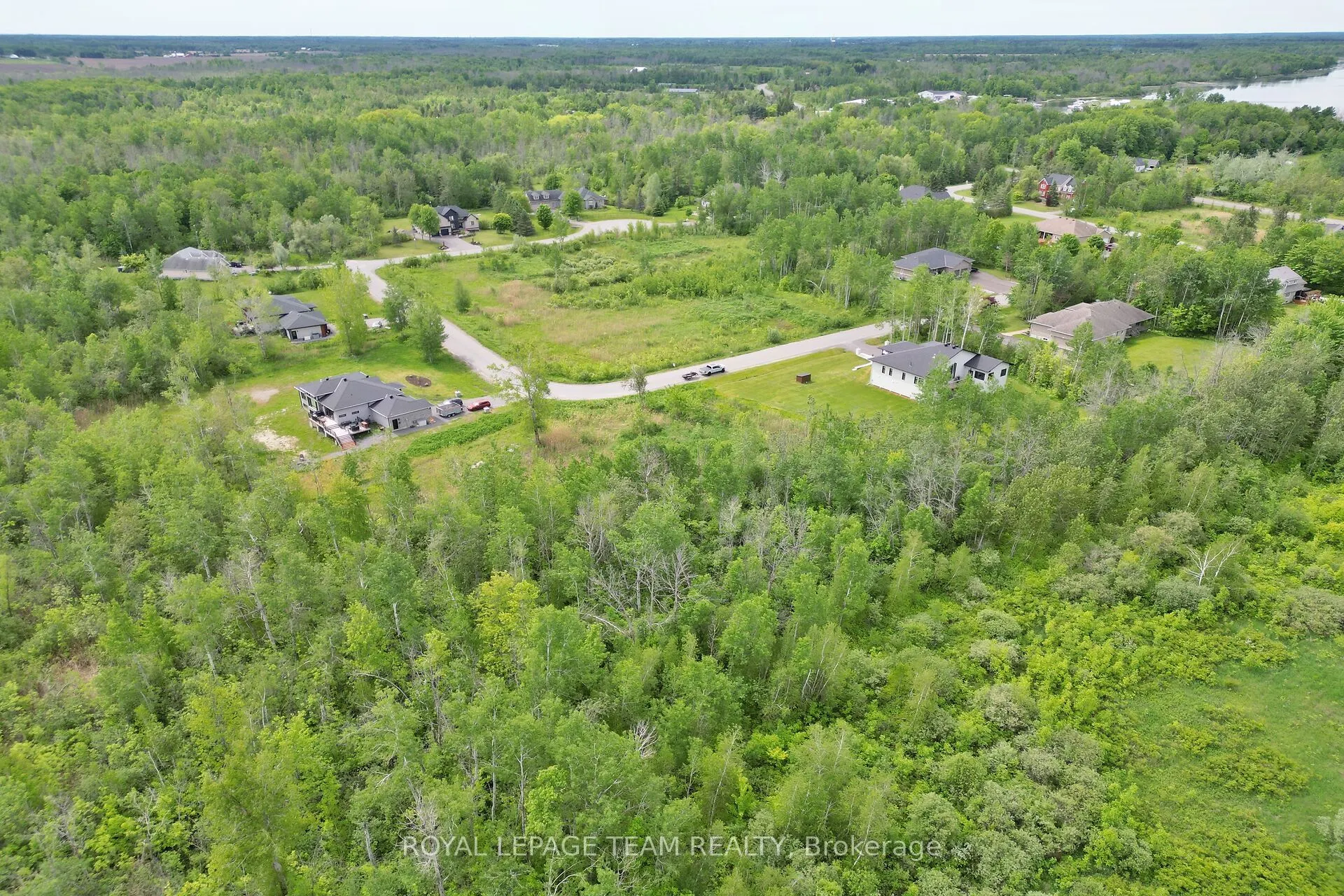 17 RIDEAU CROSSING Crescent