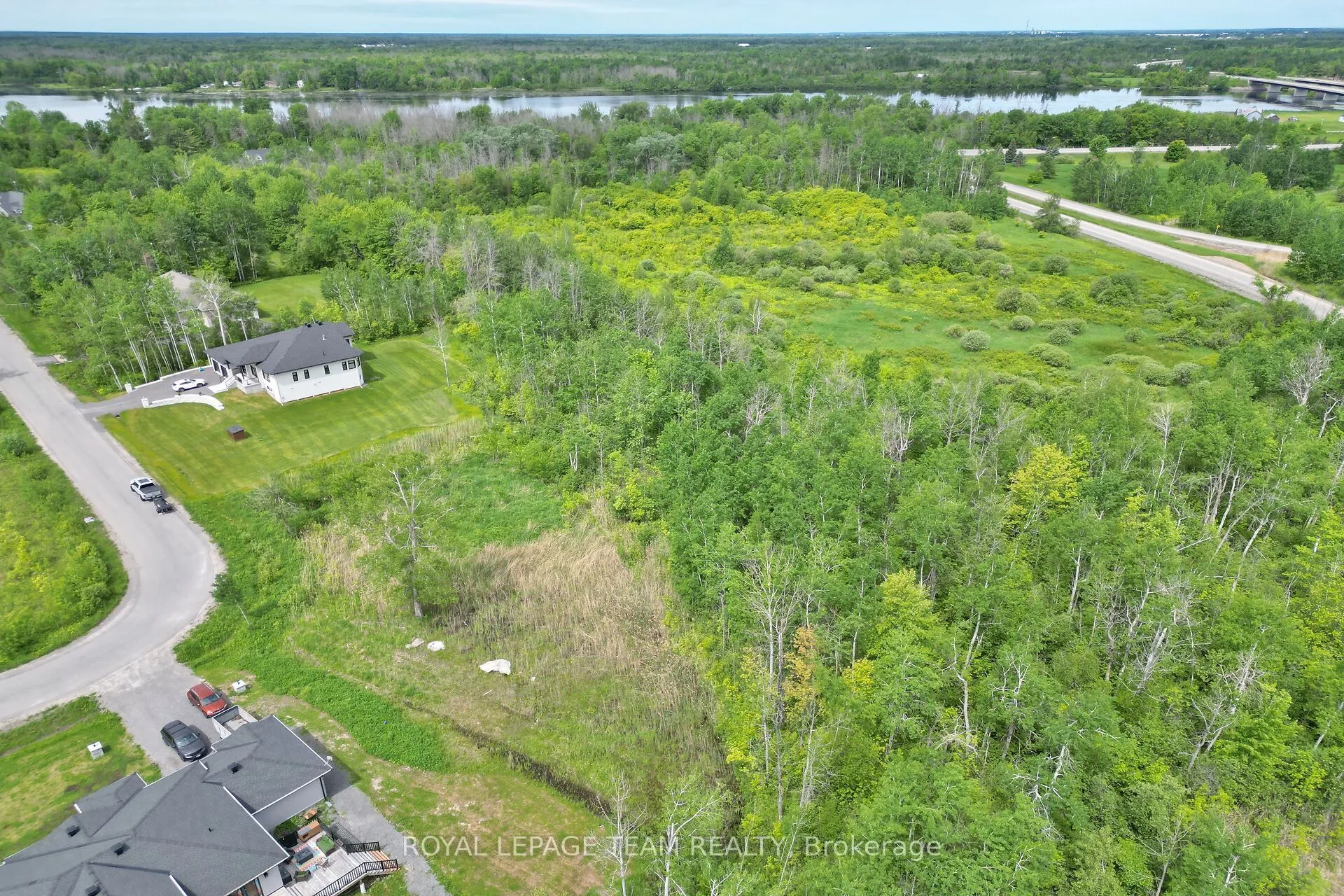 17 RIDEAU CROSSING Crescent