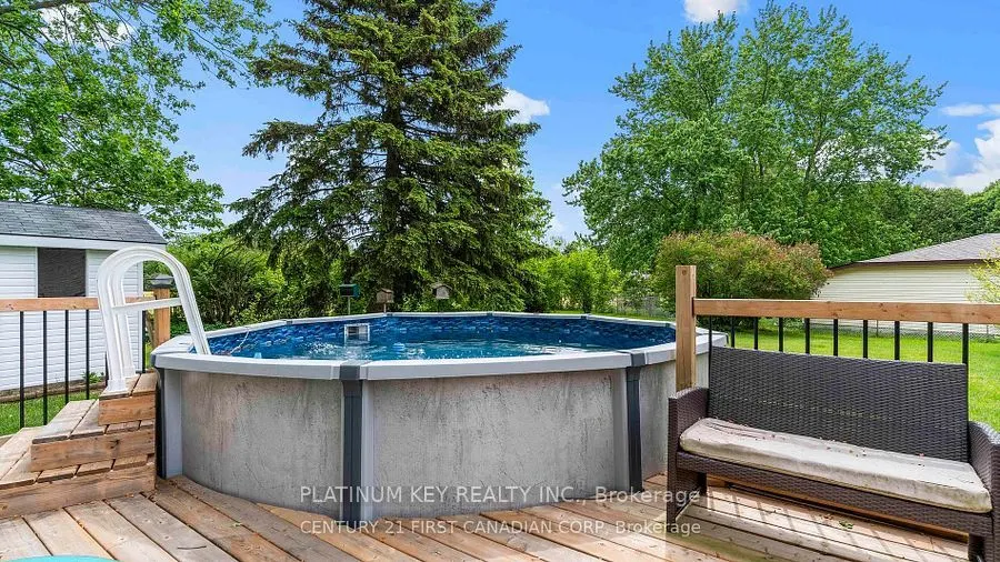 741 GLOVER Crescent