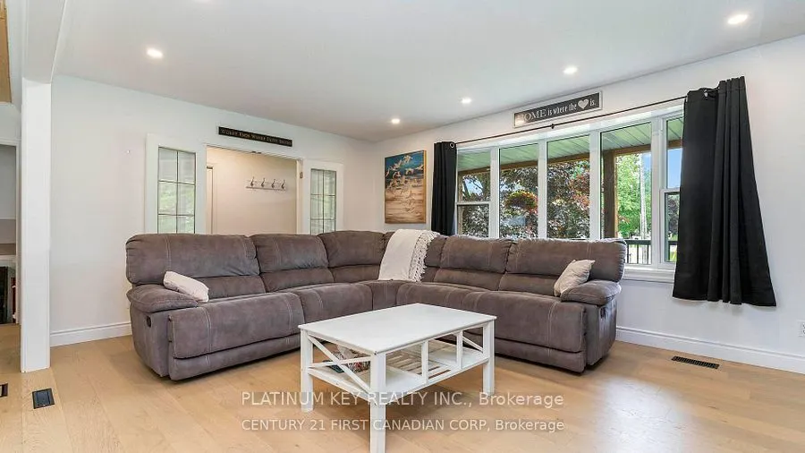 741 GLOVER Crescent