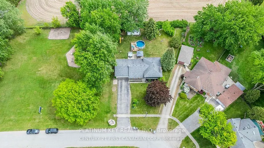 741 GLOVER Crescent