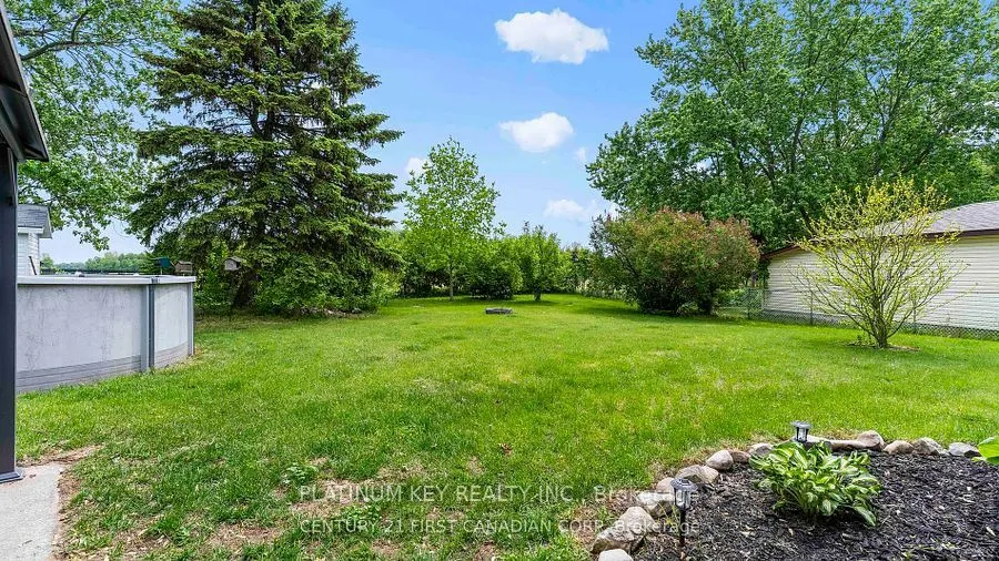 741 GLOVER Crescent