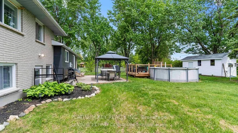741 GLOVER Crescent